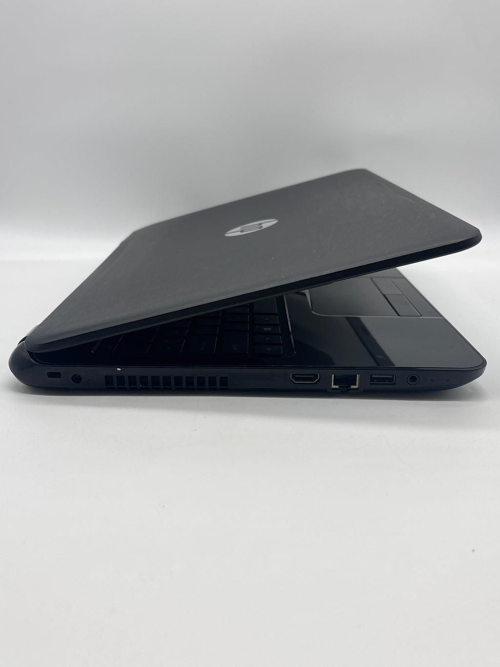 HP 15-r029wm Intel Pentium 4GB RAM 500GB SSD - For Parts (BAD BATTERY)