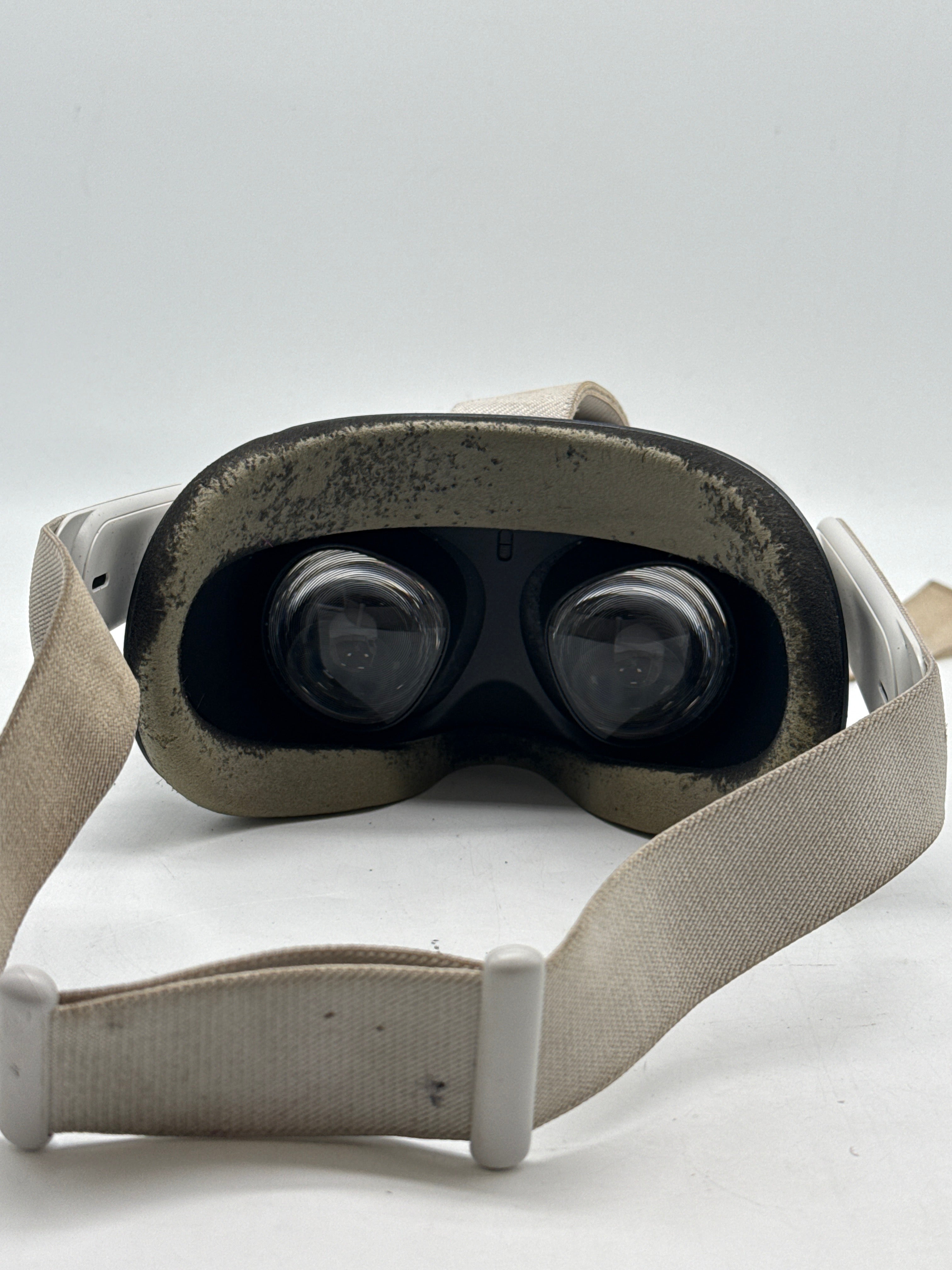 Meta Oculus Quest 2 64 GB VR Headset White - For Parts