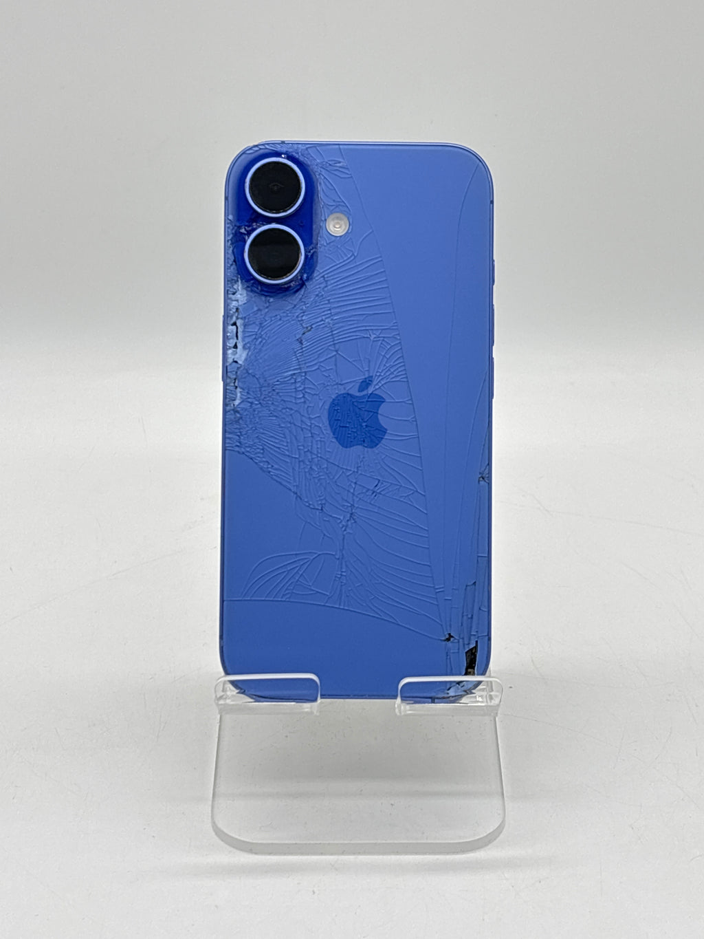 Apple iPhone 16 128 GB Blue Unlocked - for Parts (Cracked Back)