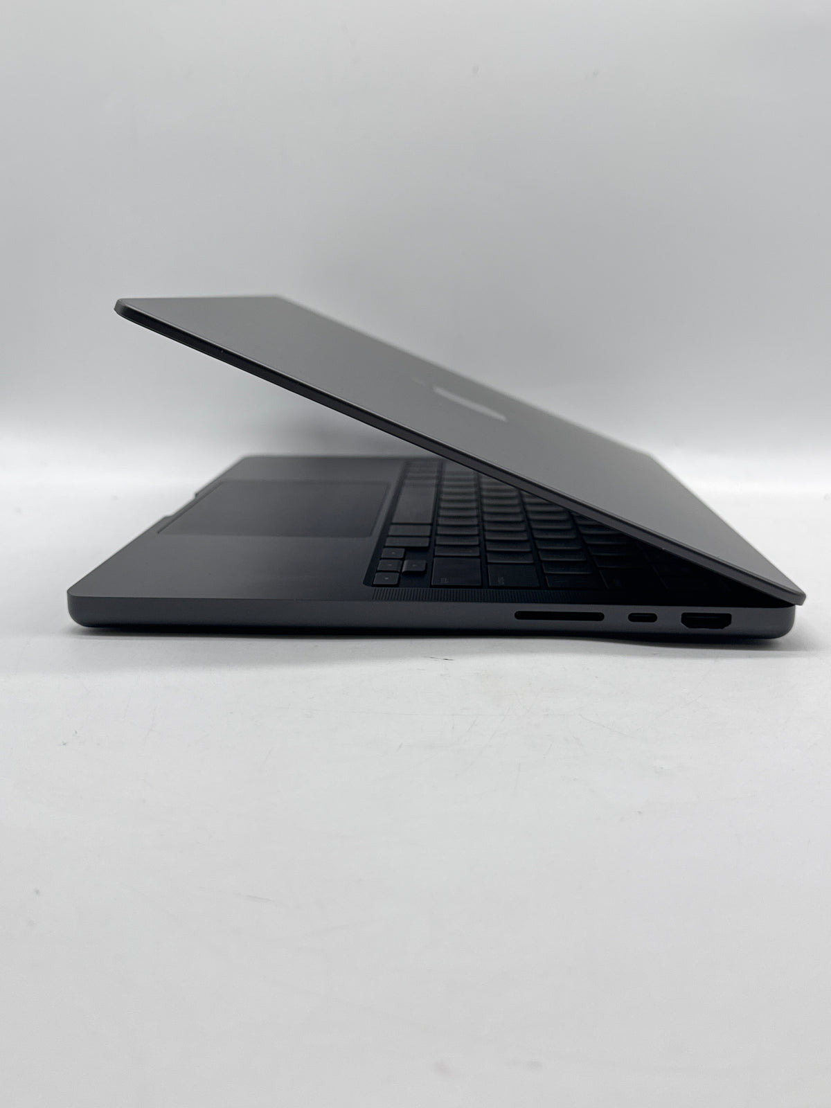 Apple MacBook Pro 14" A3434 Apple M5 16GB RAM 1TB SSD Black - Used
