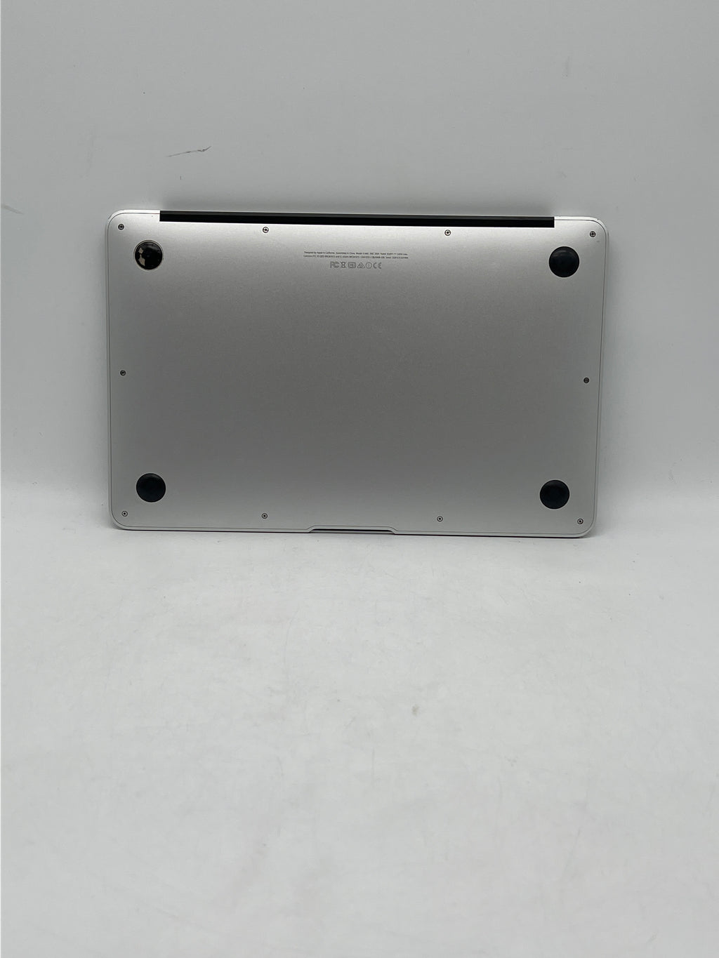 MacBook Air A1465 i5 4GB RAM 128GB SSD - Used