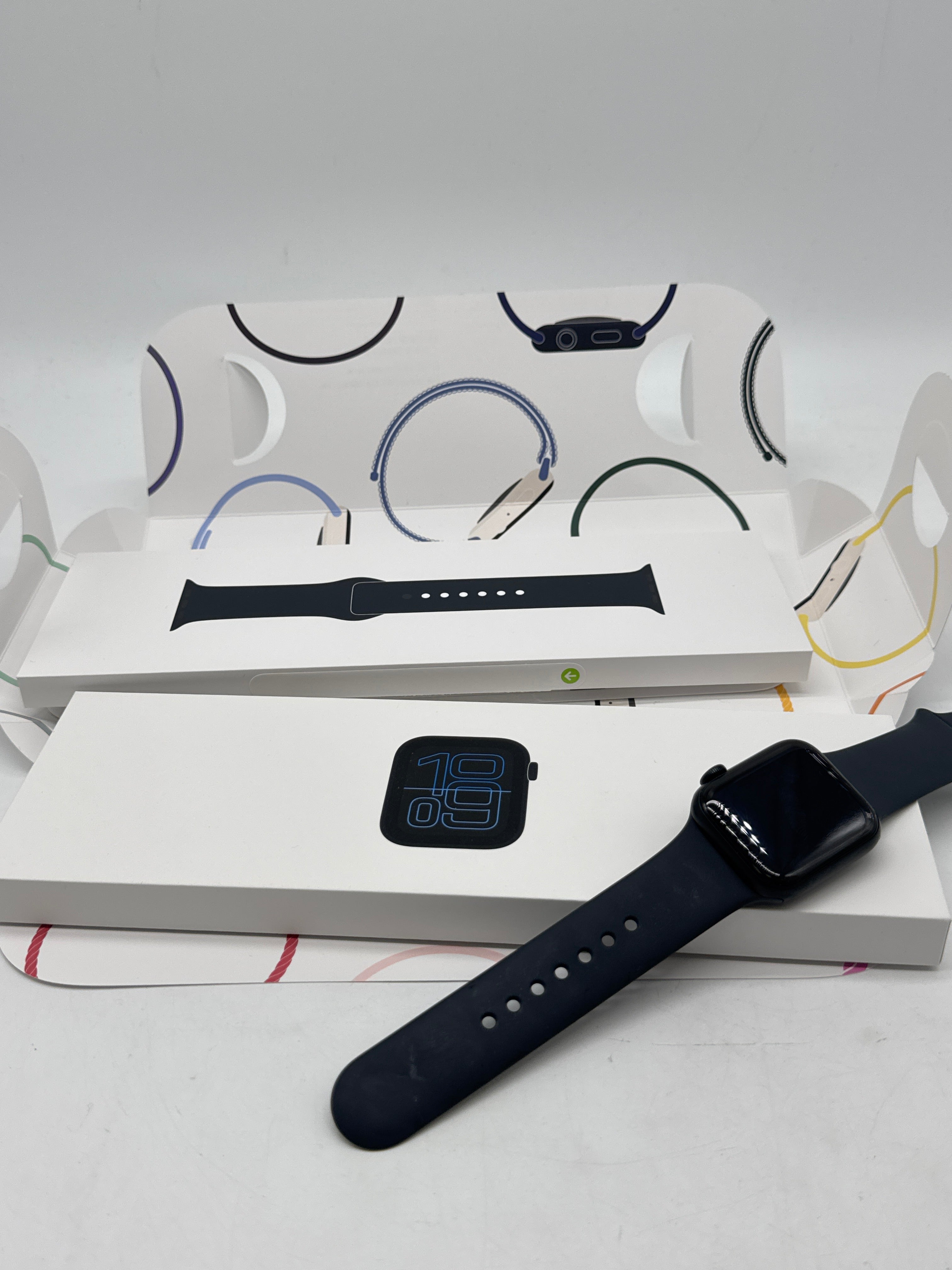 Apple Watch SE 3 Cellular GPS A3326 40mm Aluminum - Used with Box