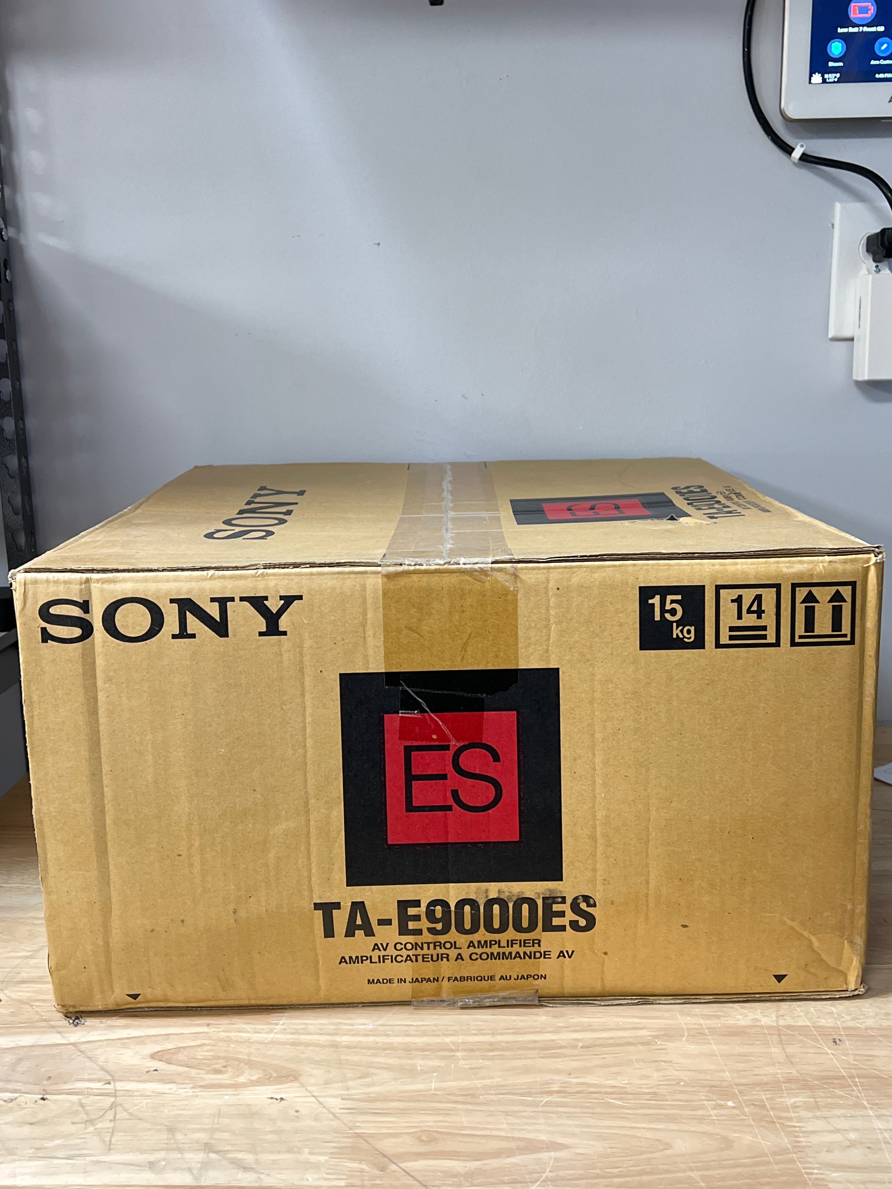 Sony TA-E9000ES Multi Channel Amplifier Digital Processor - Corner damage