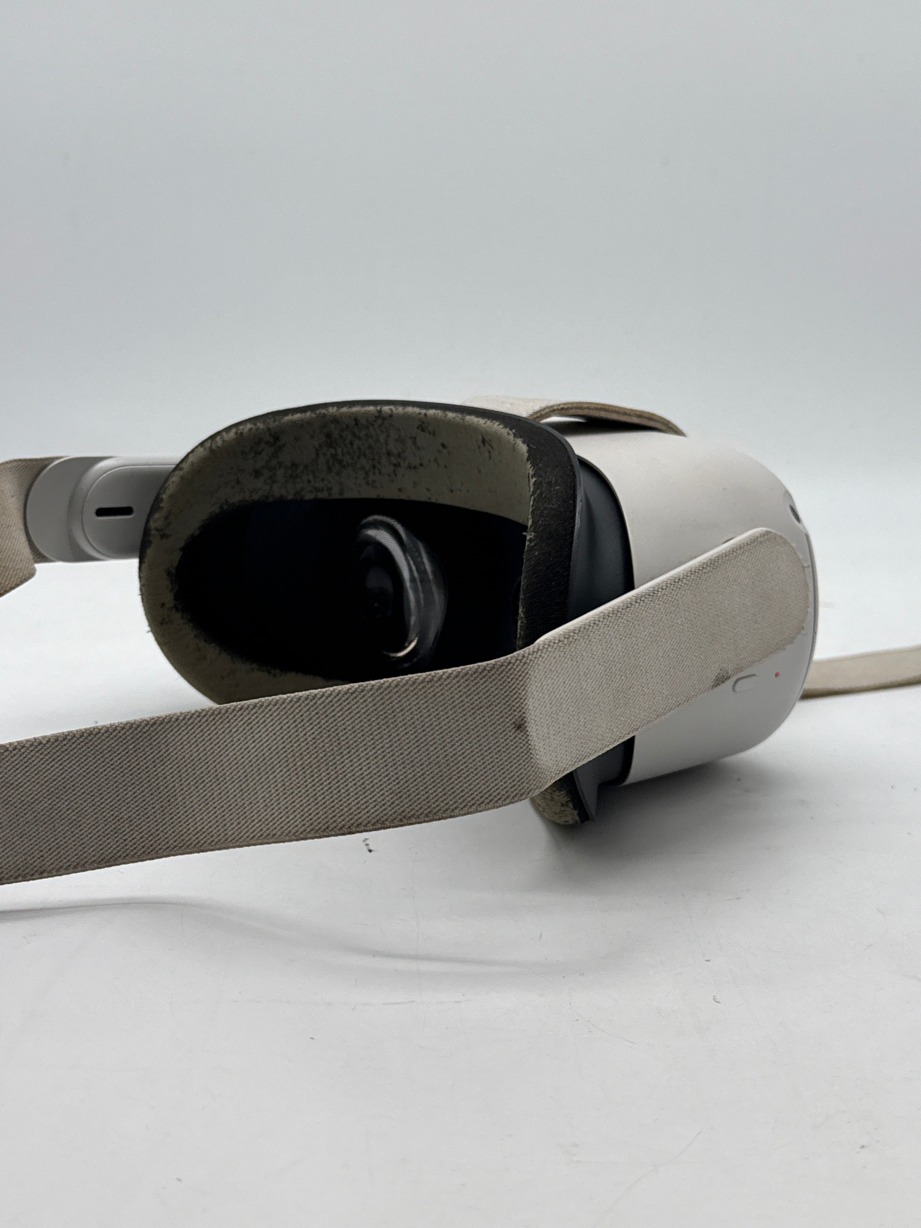 Meta Oculus Quest 2 64 GB VR Headset White - For Parts