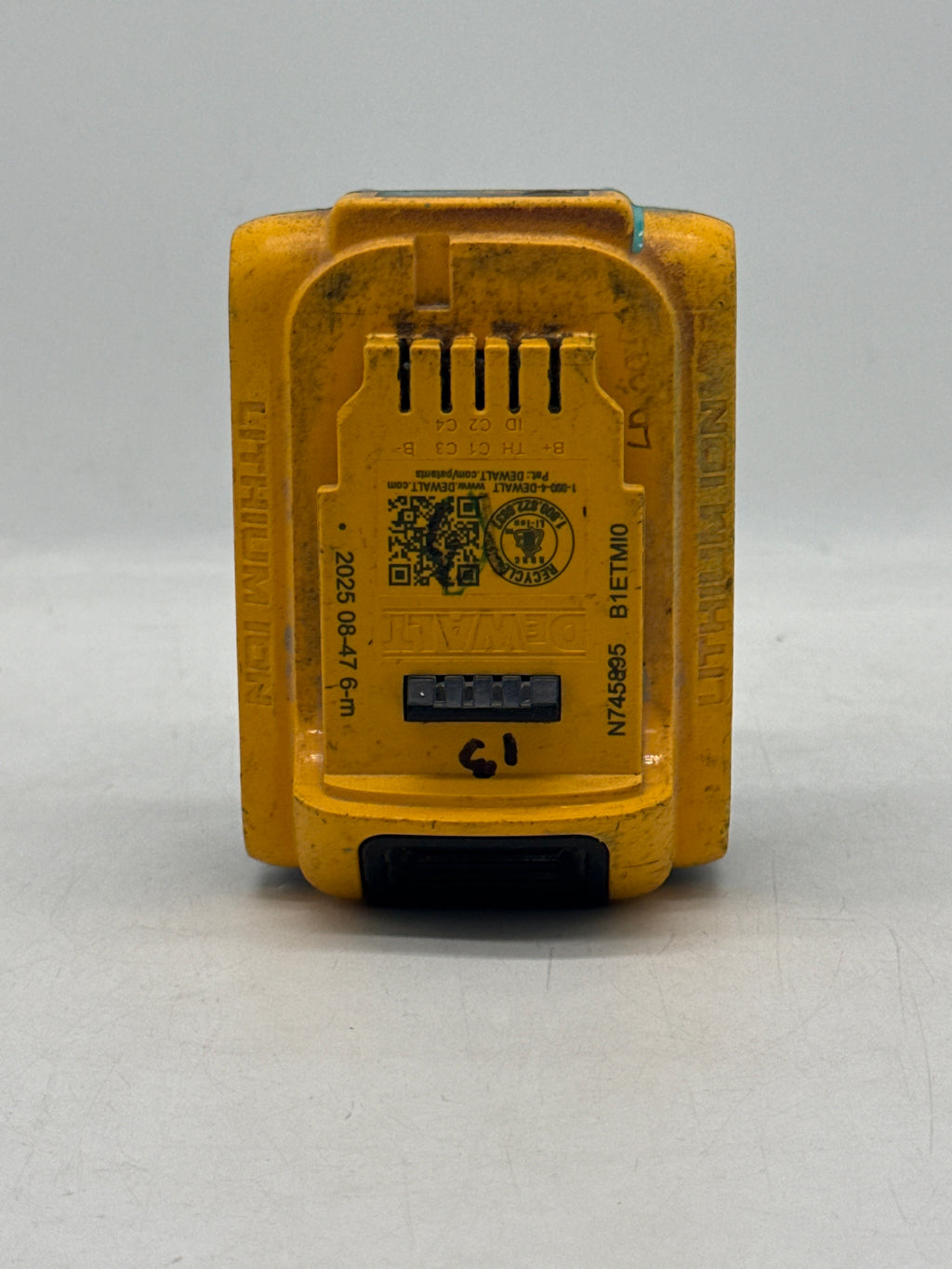 DeWalt DCB205 20V MAX 5Ah Battery - Used