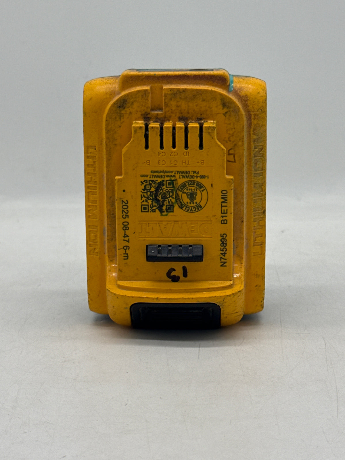 DeWalt DCB205 20V MAX 5Ah Battery - Used