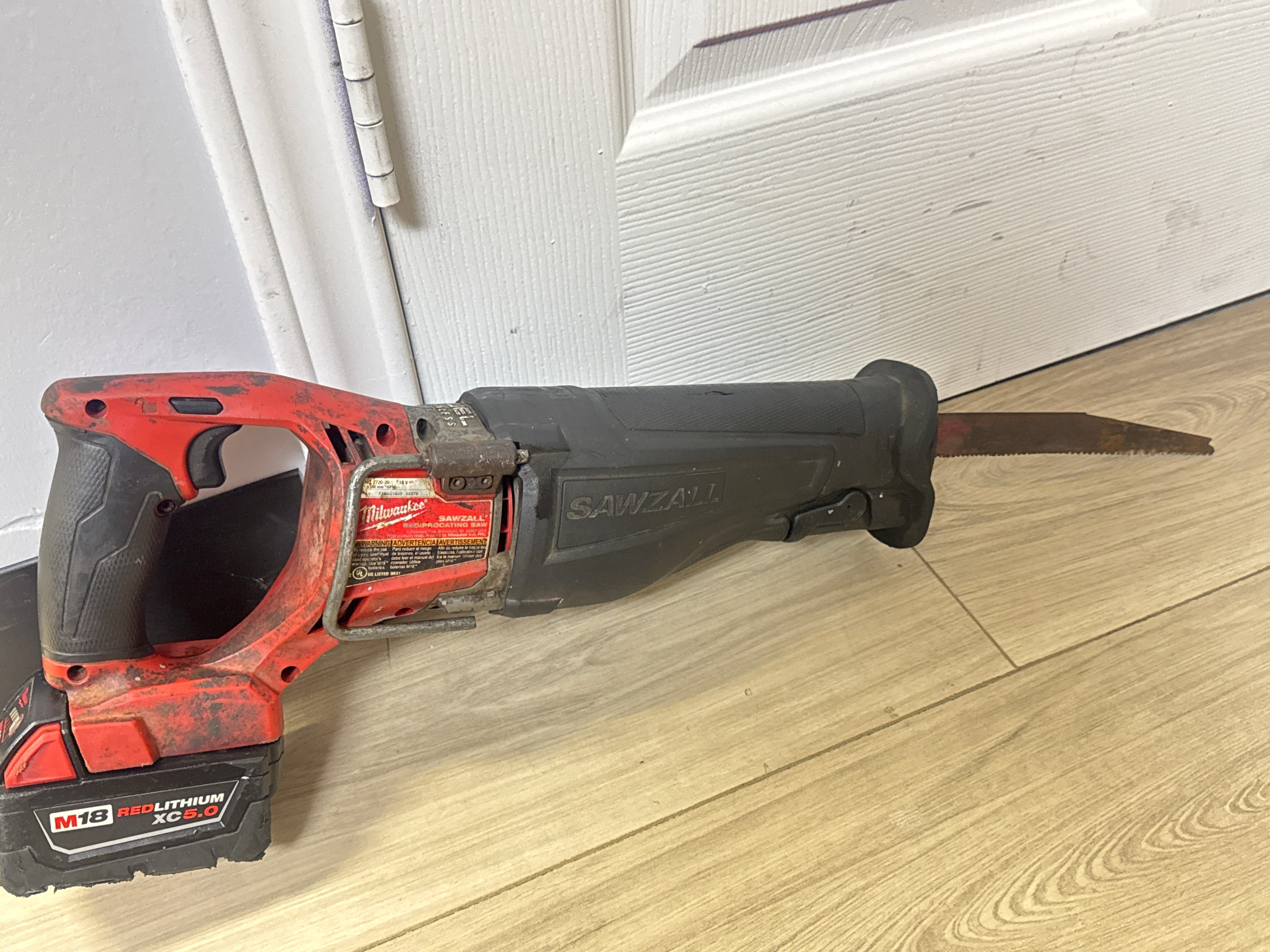 Milwaukee 2720-20 Bundle Power Tool Black Used - B Charger 1 Battery