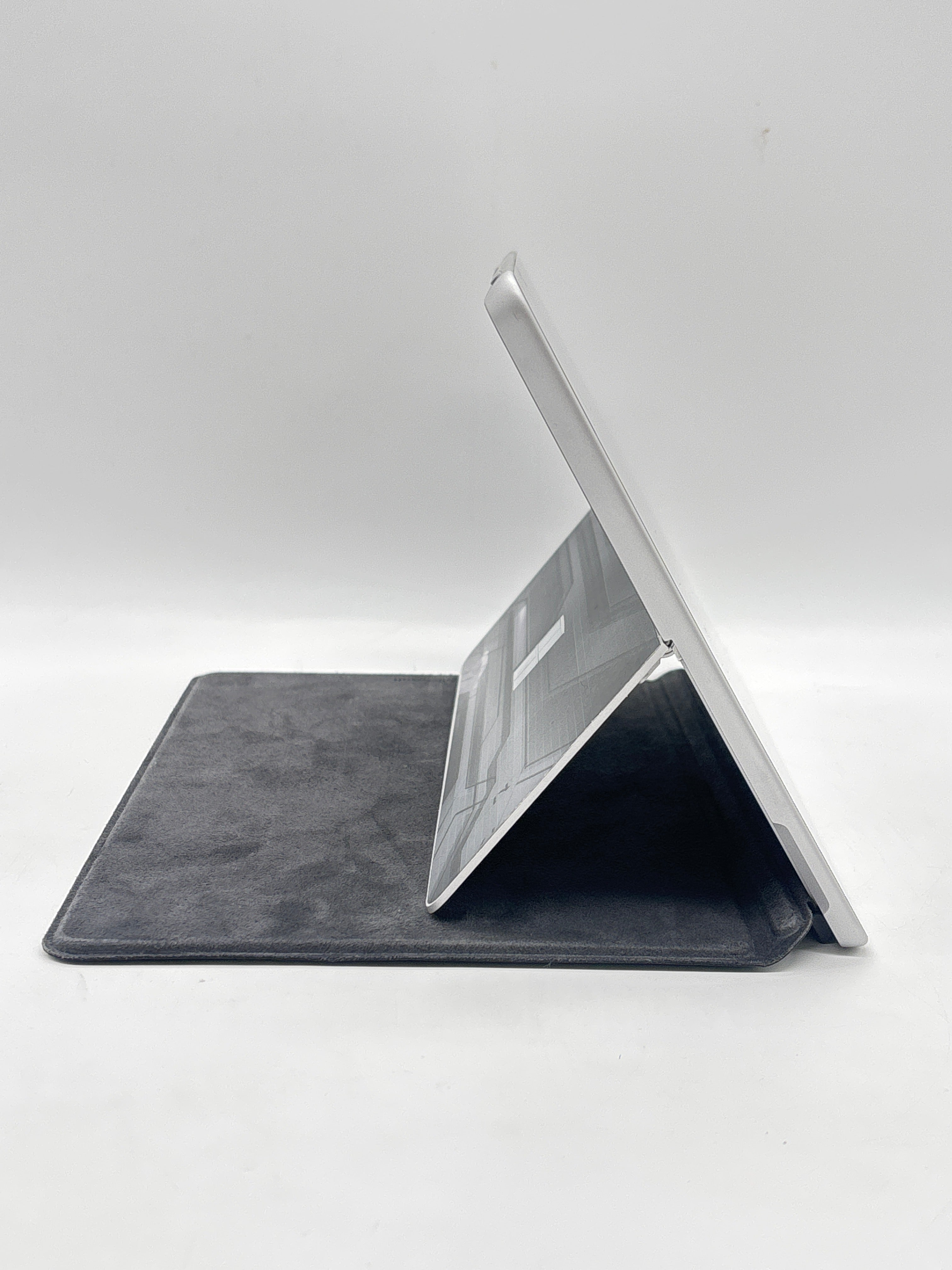 Microsoft Surface Go 2 m3-8100Y 8GB RAM 128GB SSD - Used