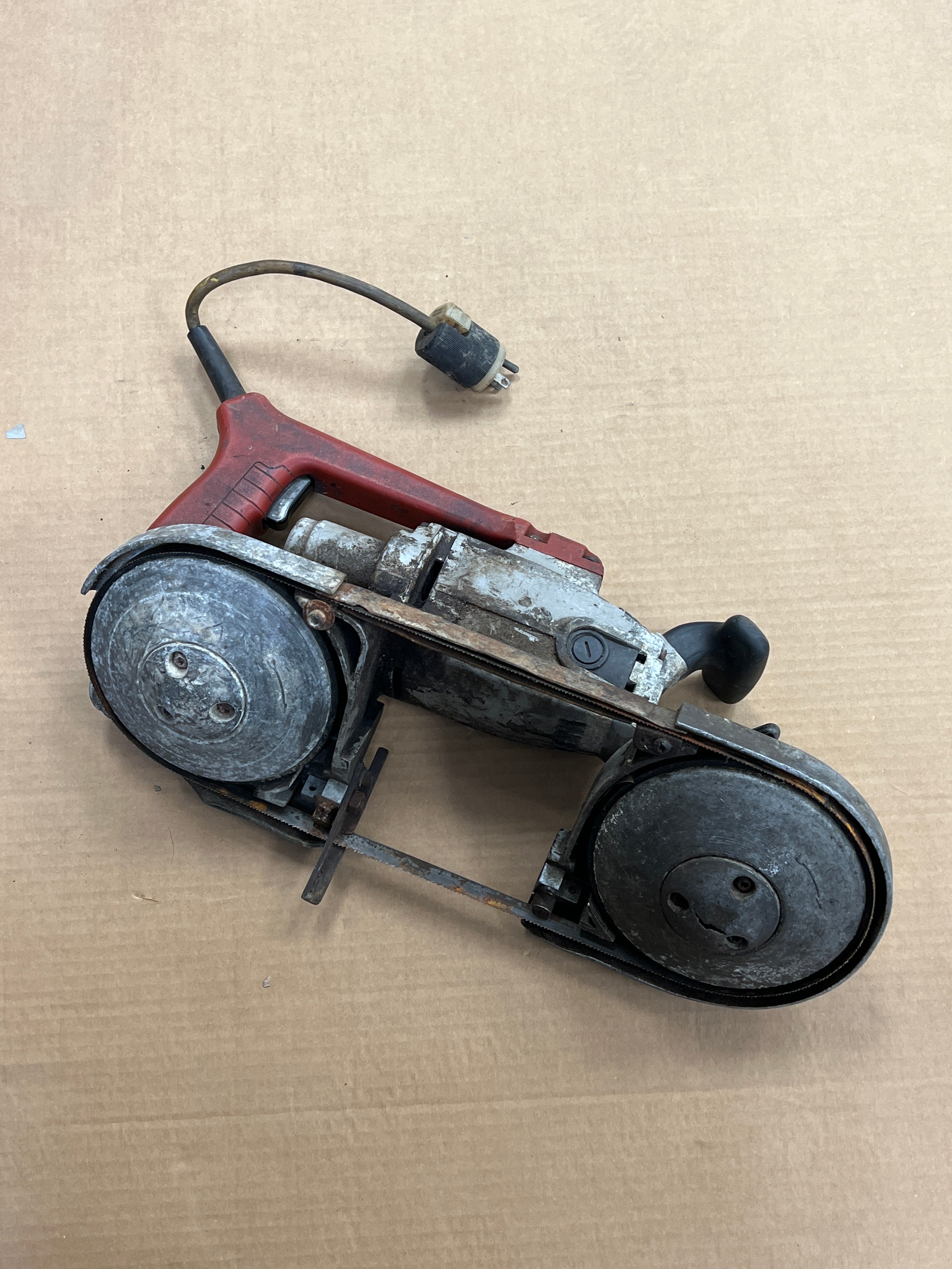 Milwaukee 6225 Portable Band Saw 200/250fpm 120v-ac