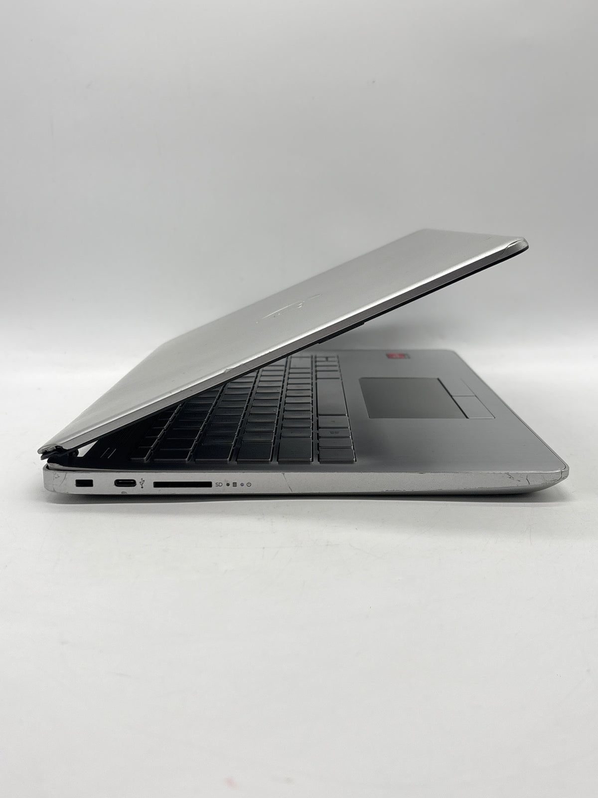 HP 14-dk1022wm 14" AMD Ryzen 3 3250U 4GB RAM 128GB SSD Silver - READ