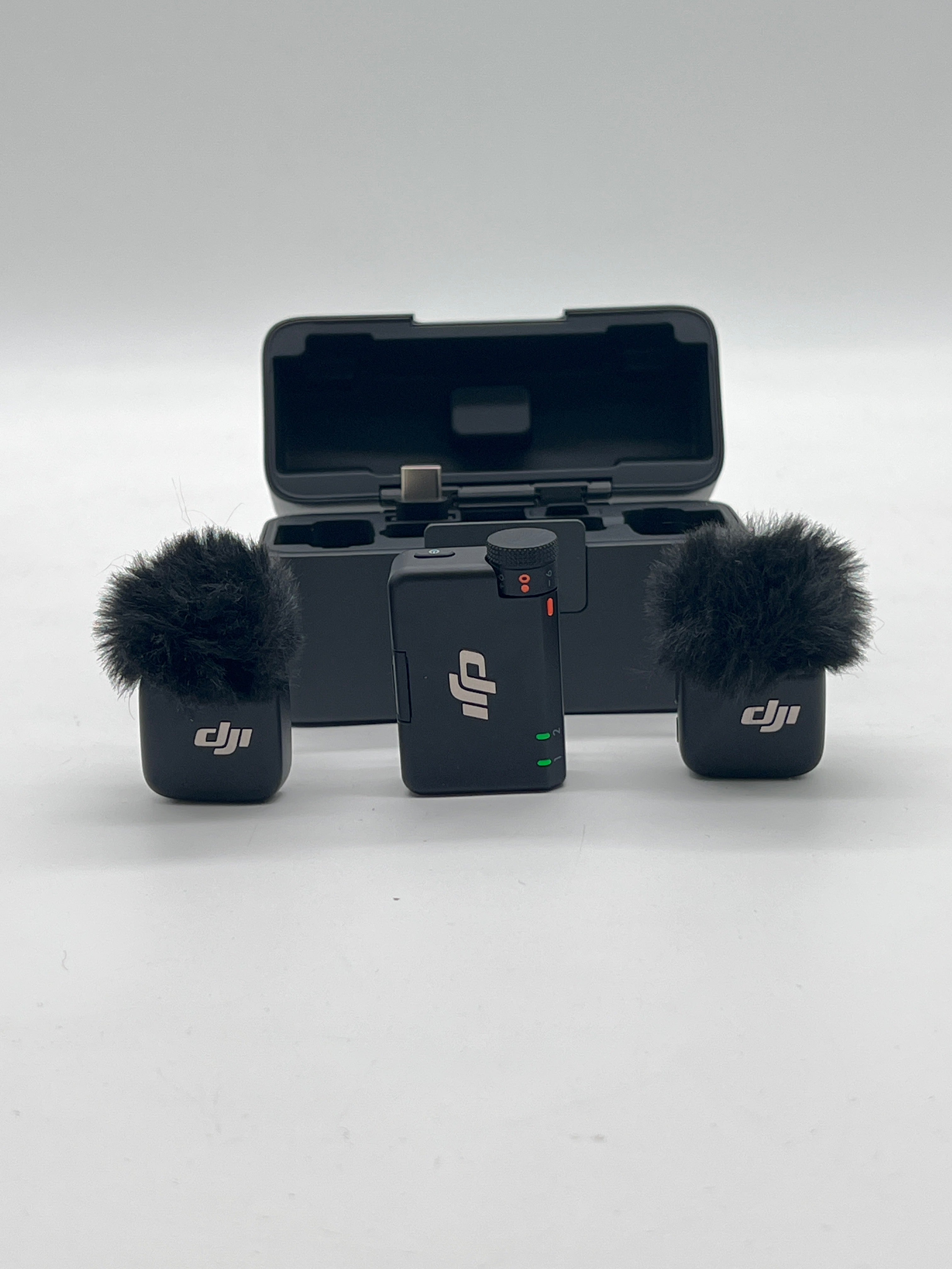 DJI Mic Mini Gray Style 2 TX 1 RX - Used With Charging Case