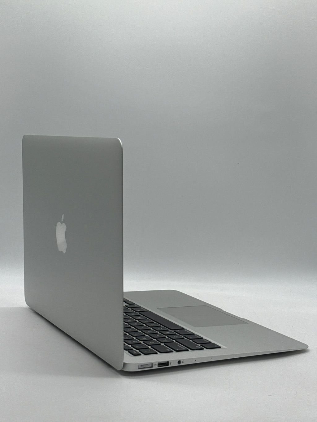 Apple MacBook Air 13" A1466 2013 i7 8GB RAM 500GB SSD - For Parts [Bad Battery]