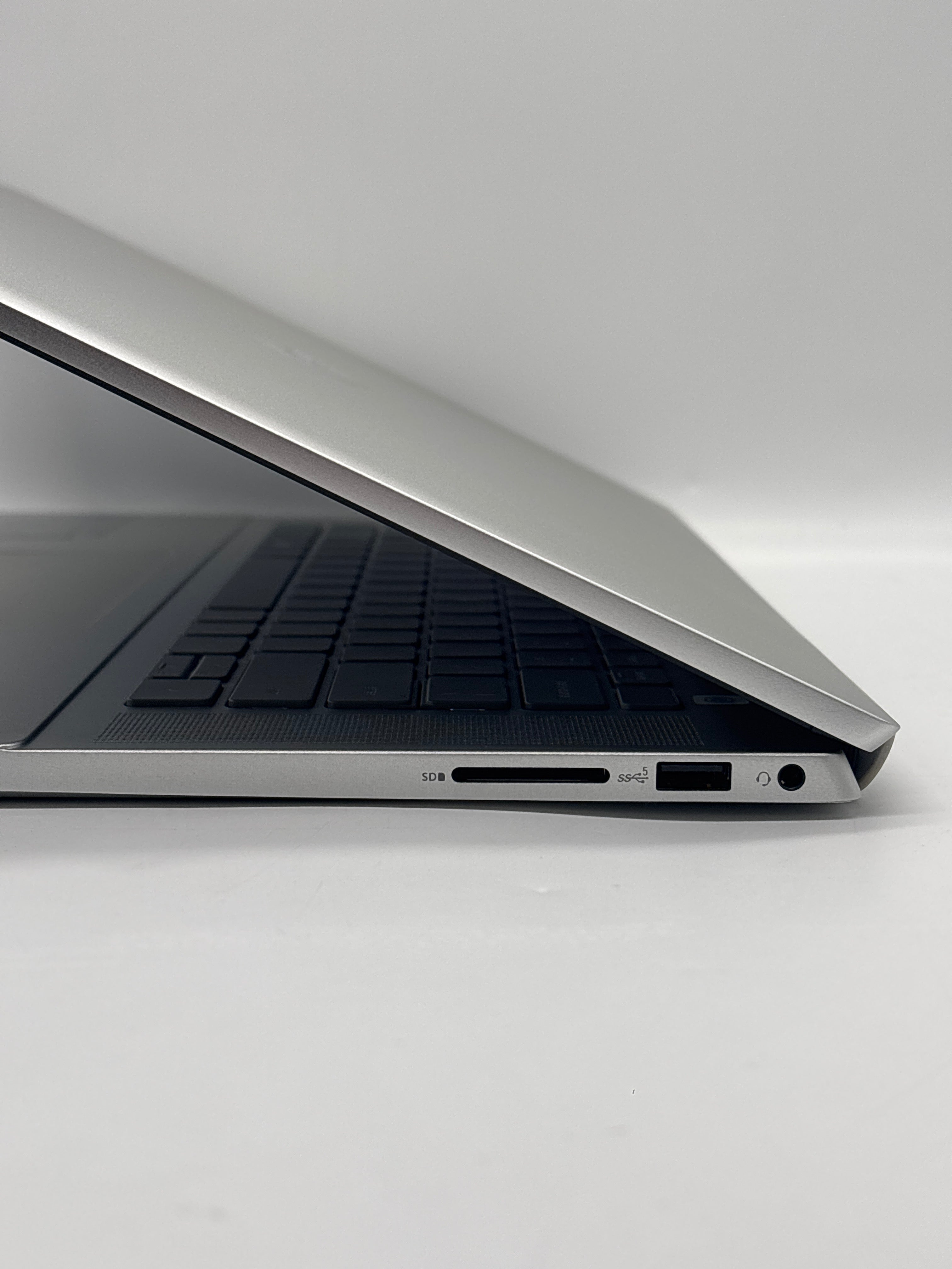 Dell Inspiron 16 5620 Touch i7-1255U 16GB RAM 512GB GeForce MX570