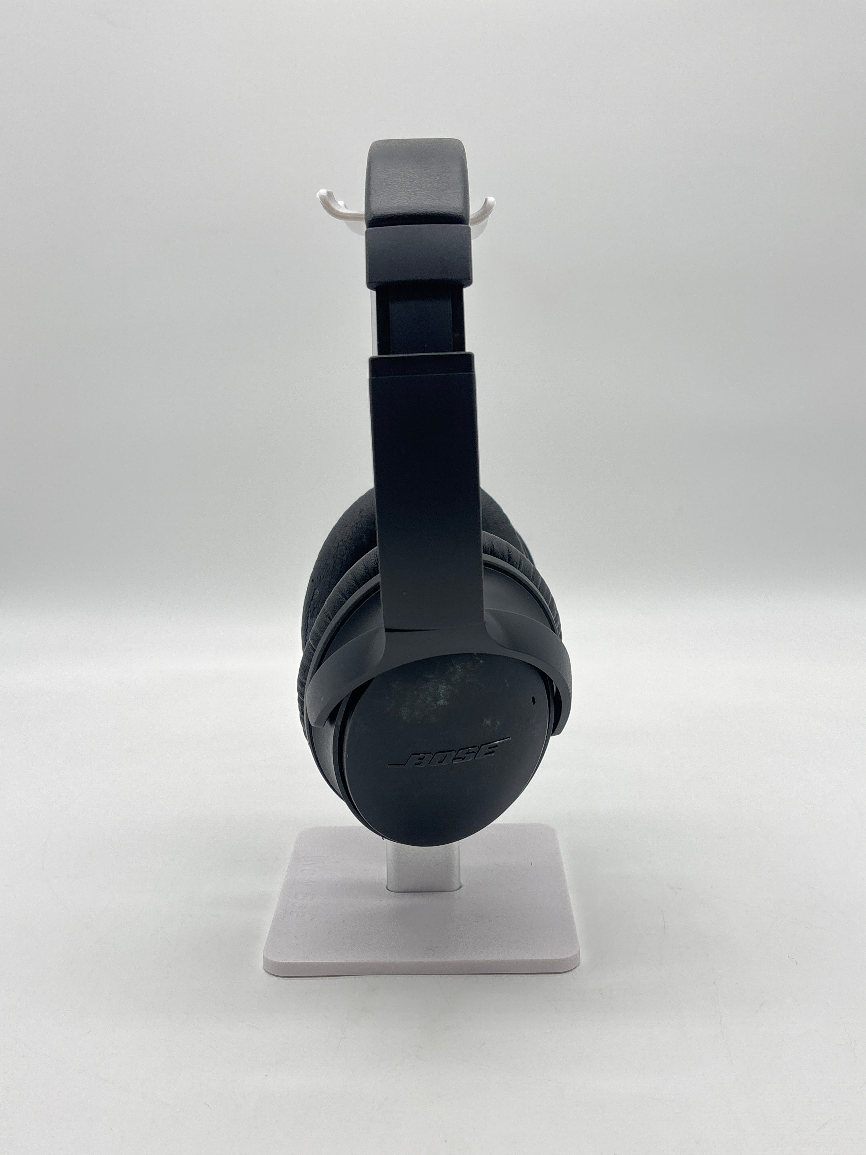 Bose QuietComfort 35 QC35 Wireless Noise Cancelling Headphones – Case & Charger