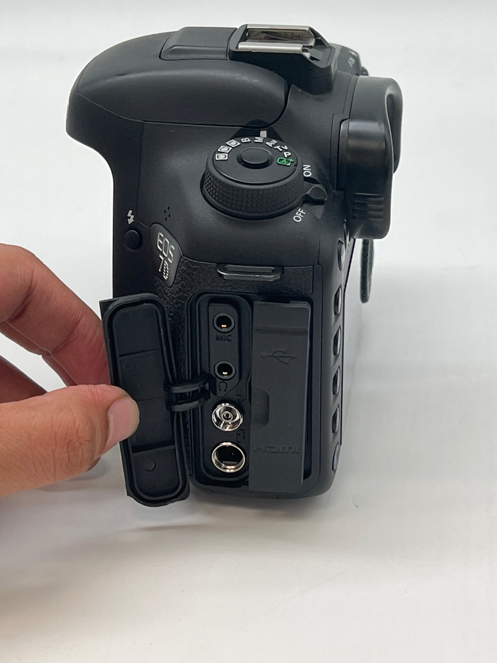 Canon EOS-7D Mark II 20.2MP Digital Camera Body Only - For Parts Read