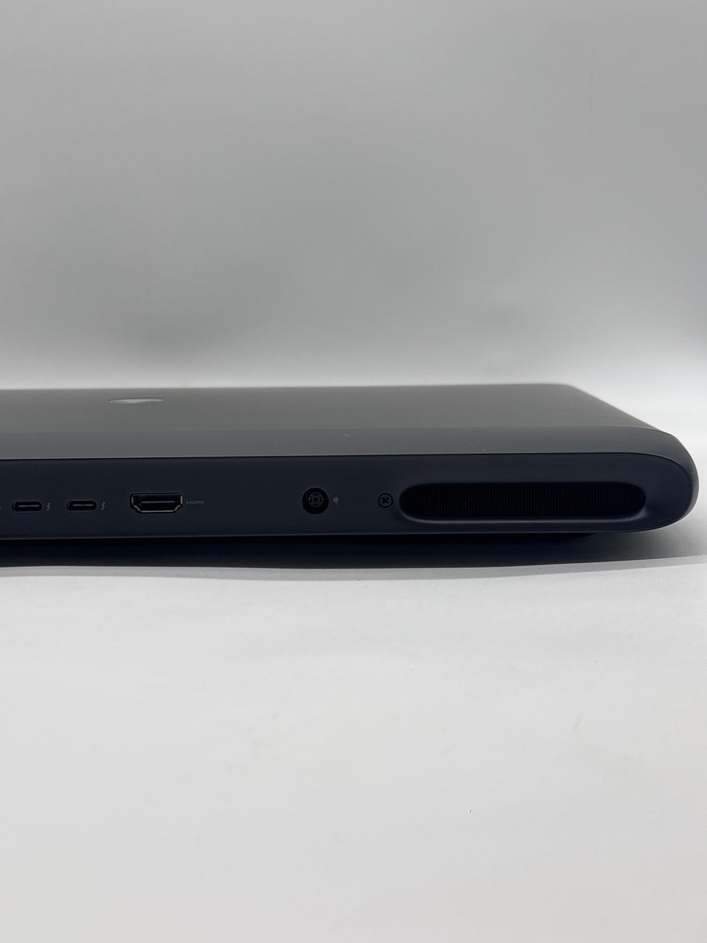 Dell Alienware 18 Area 51 Ultra 9 275HX 64GB RAM 2TB SSD RTX 5090 - Warranty