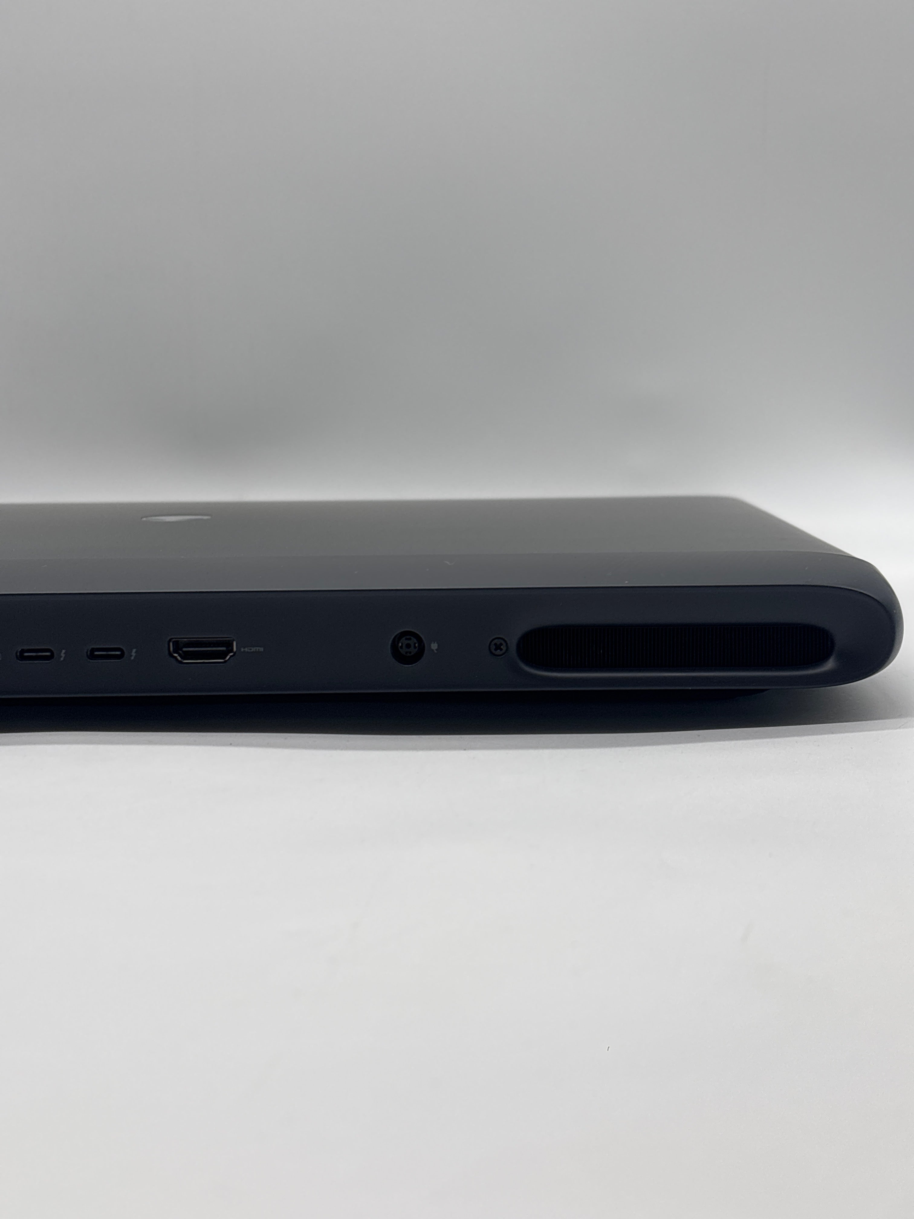Dell Alienware 18 Area 51 Ultra 9 275HX 64GB RAM 2TB SSD RTX 5090 - Warranty