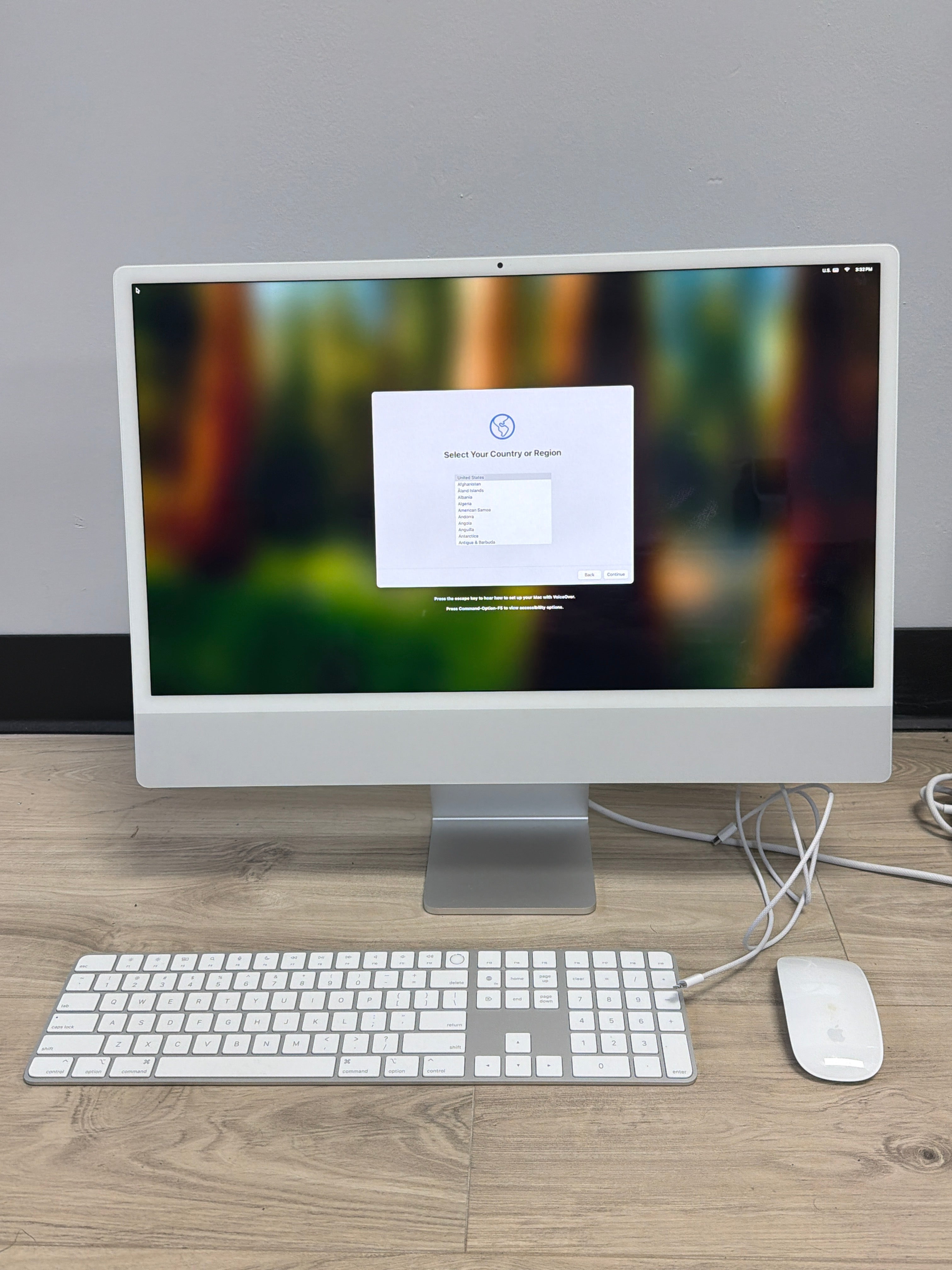 Apple iMac 24" M3 A2873 2023 256GB SSD 8GB RAM Silver Remotely Managed