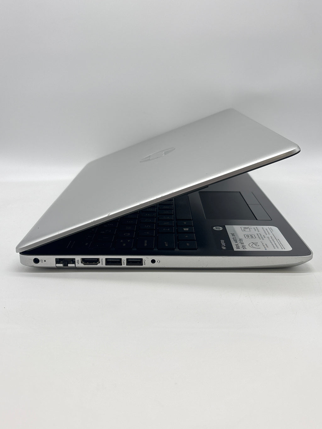 HP 15-da0073wm Intel Core i7-8550U 1TB SSD 4GB RAM