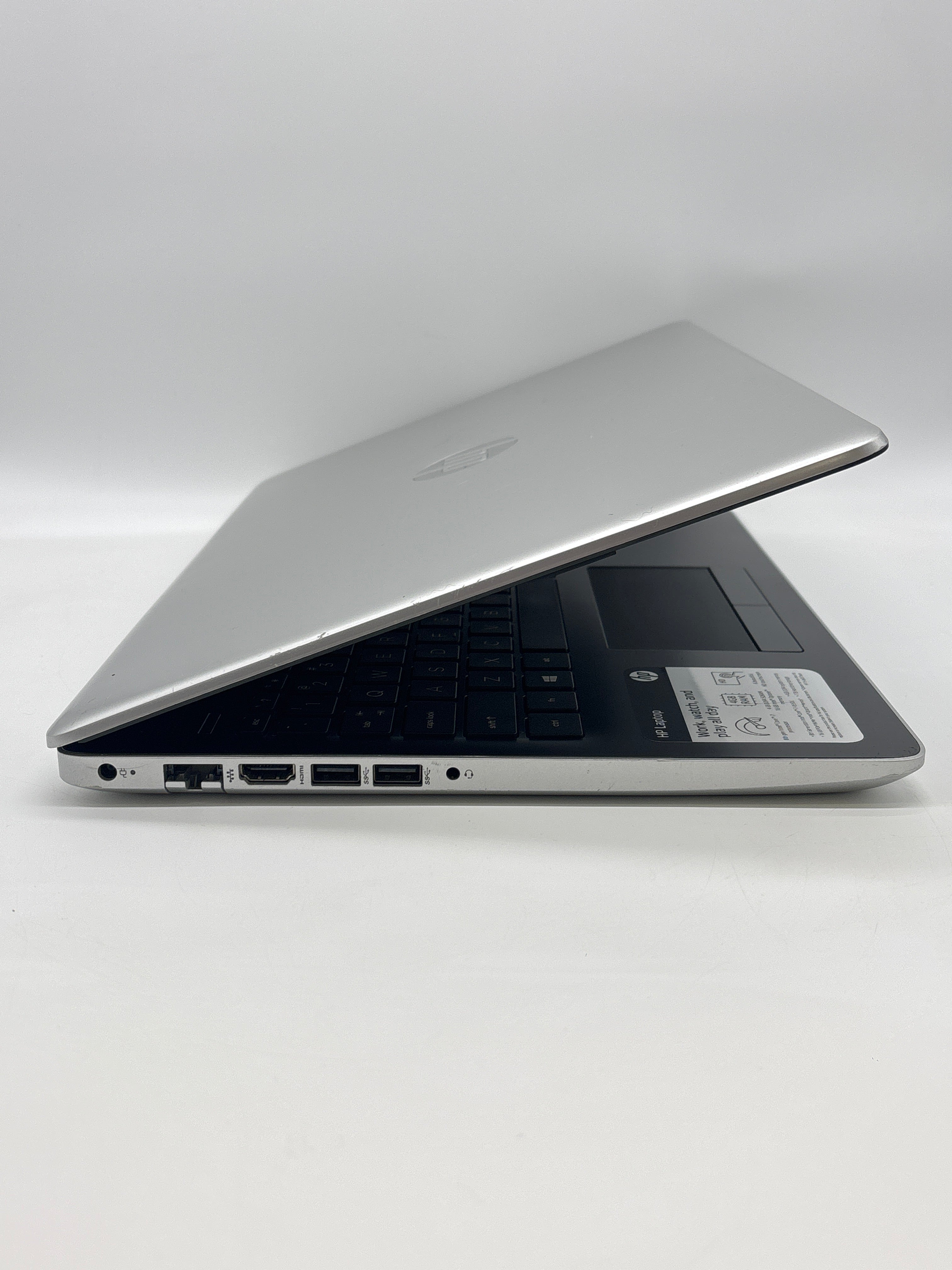 HP 15-da0073wm Intel Core i7-8550U 1TB SSD 4GB RAM