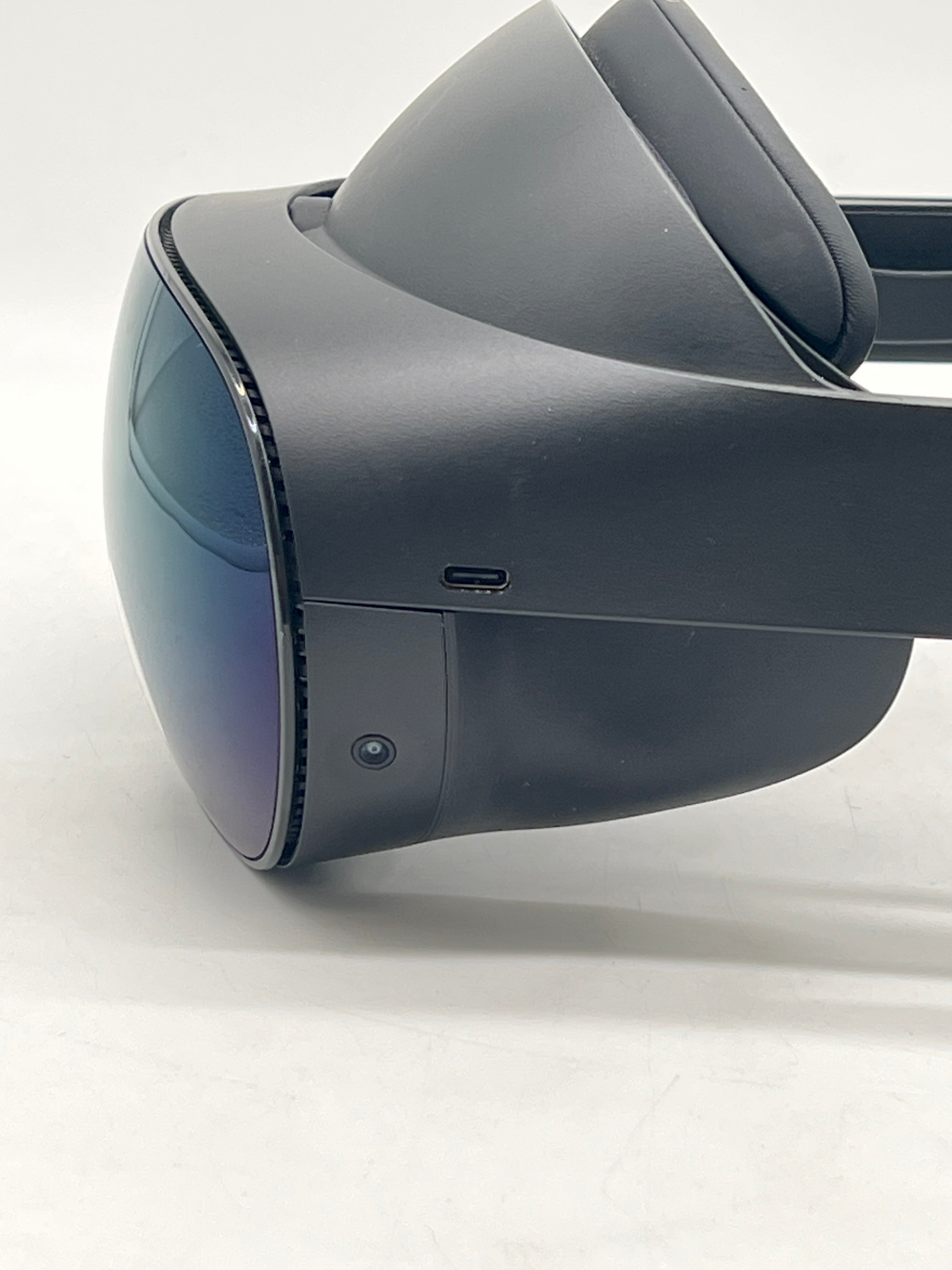Oculus Meta quest Pro VR Headset- 256GB With Controllers, Charging Dock Black-Used