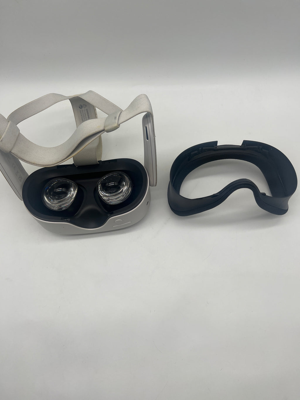 Meta Quest 3 VR Headset - For Parts - (Lens Issue)