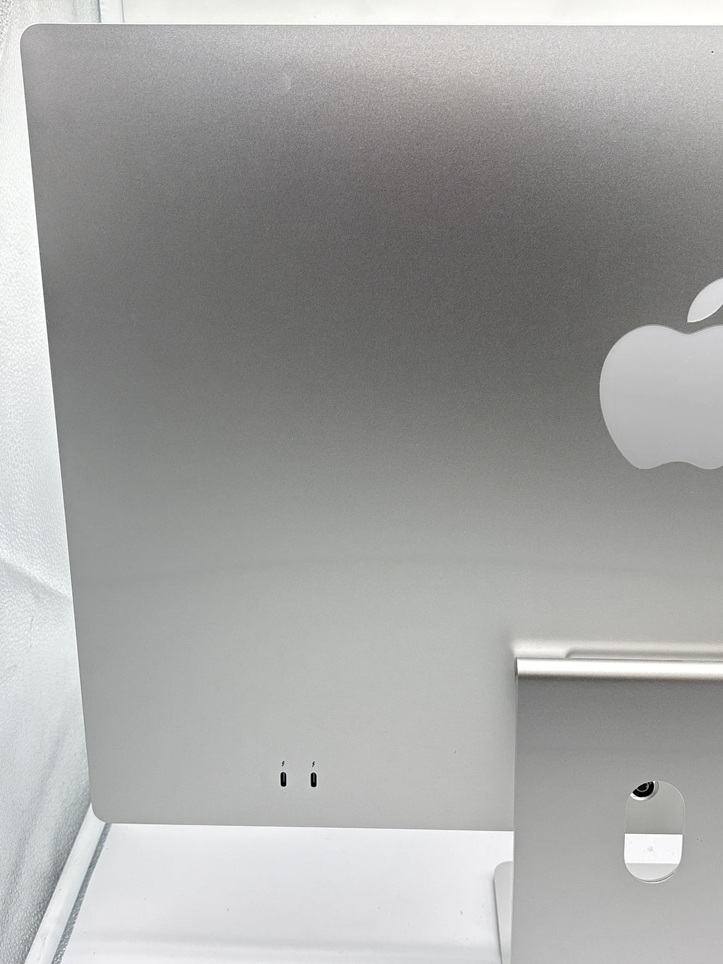 Apple iMac 24-Inch 2023 M3 8-Core CPU 8GB RAM 256GB SSD Silver - Used