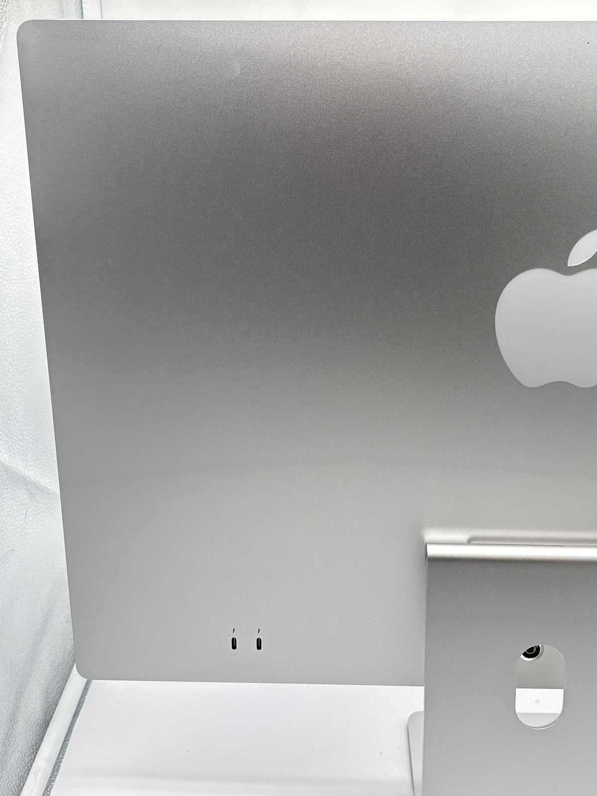 Apple iMac 24-Inch 2023 M3 8-Core CPU 8GB RAM 256GB SSD Silver - Used