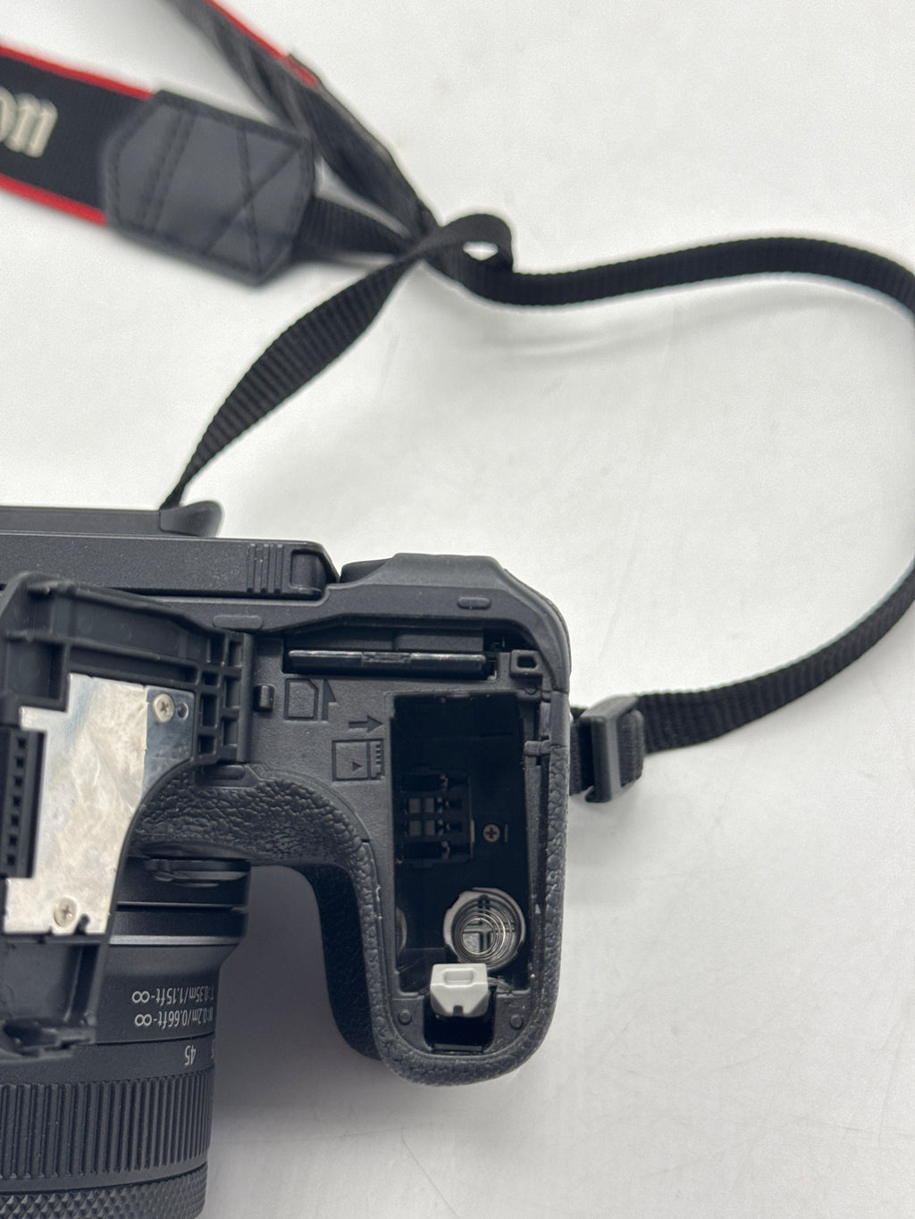 Canon EOS R10 24.2MP Mirrorless Camera w/ Lens Flash Black - Used