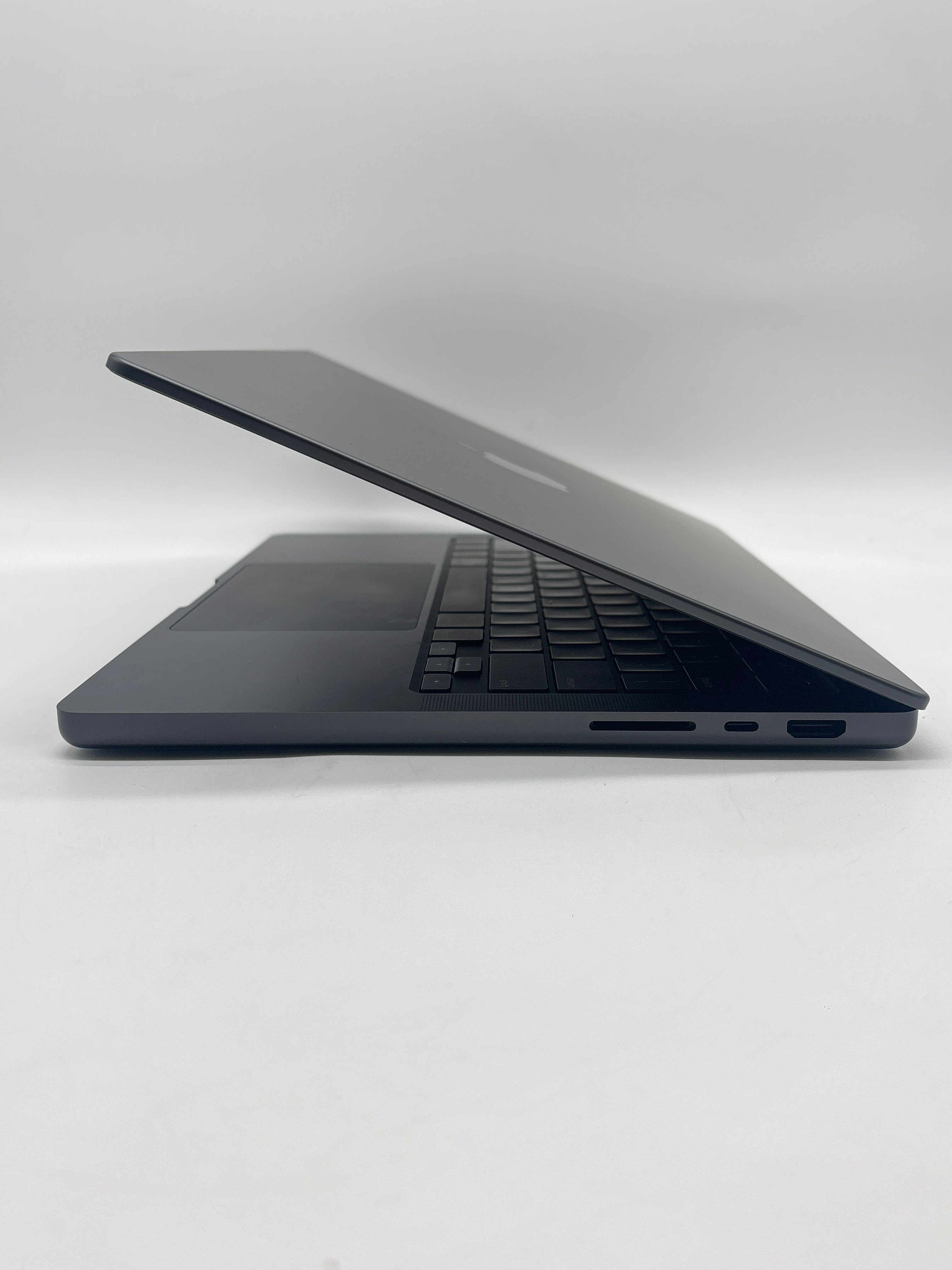 Apple MacBook Pro A2992 M3 Pro 18GB RAM 512GB (Cycle Count 24)