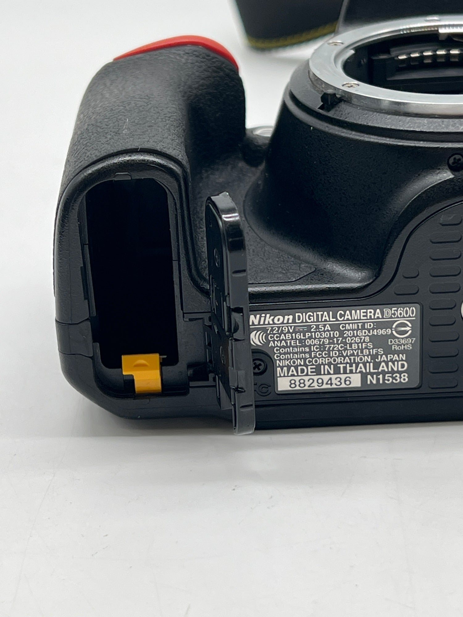 Nikon D5600 Digital SLR Camera Black 24.2 MP With Lens - Used