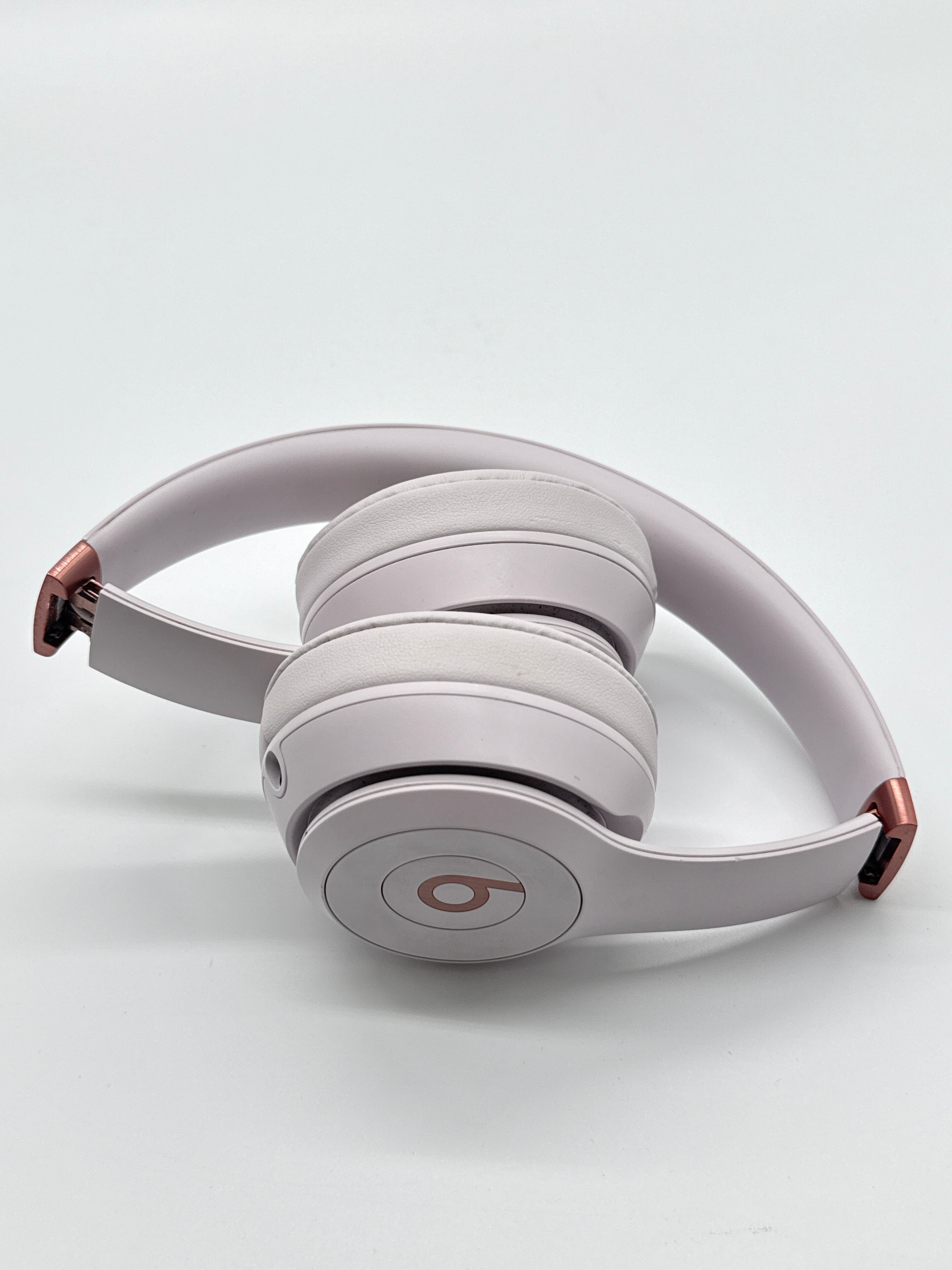 Beats by Dr. Dre Solo 4 Headphones 40mm Drivers Bluetooth Pink Used