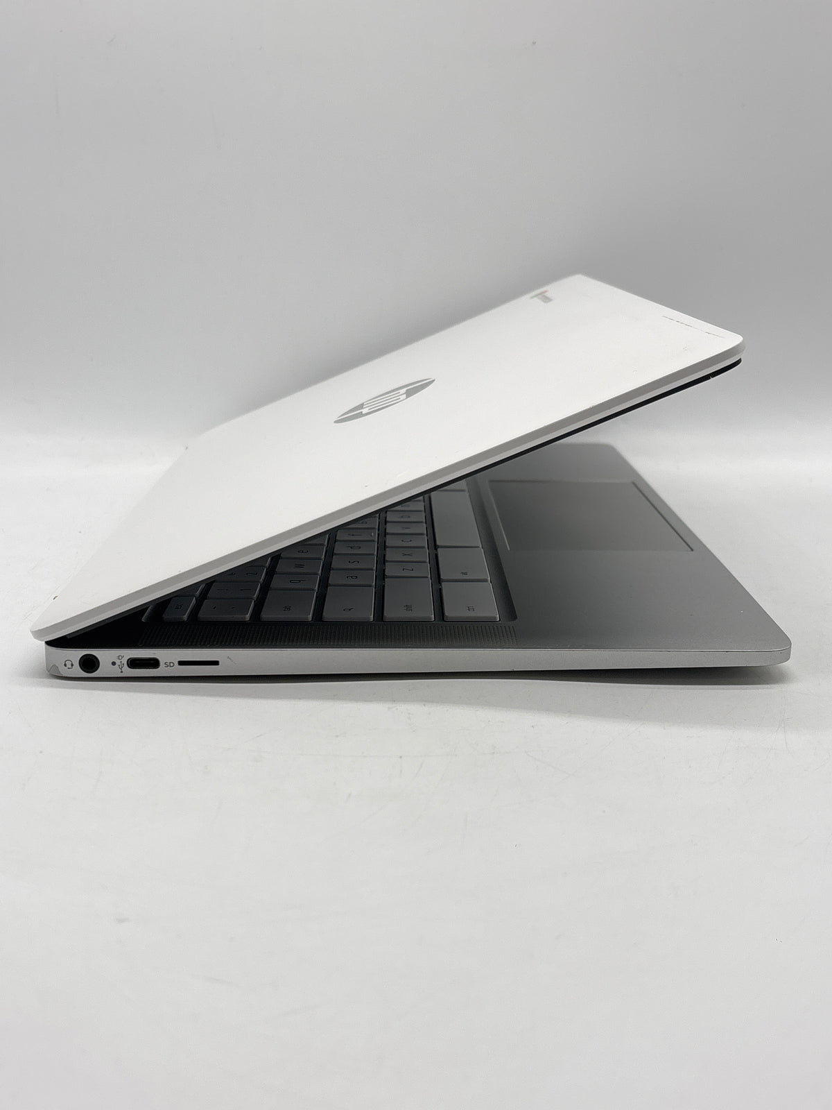 HP 14na0020nr 14" Intel Celeron N4000 4GB RAM 32GB eMMC White - Used
