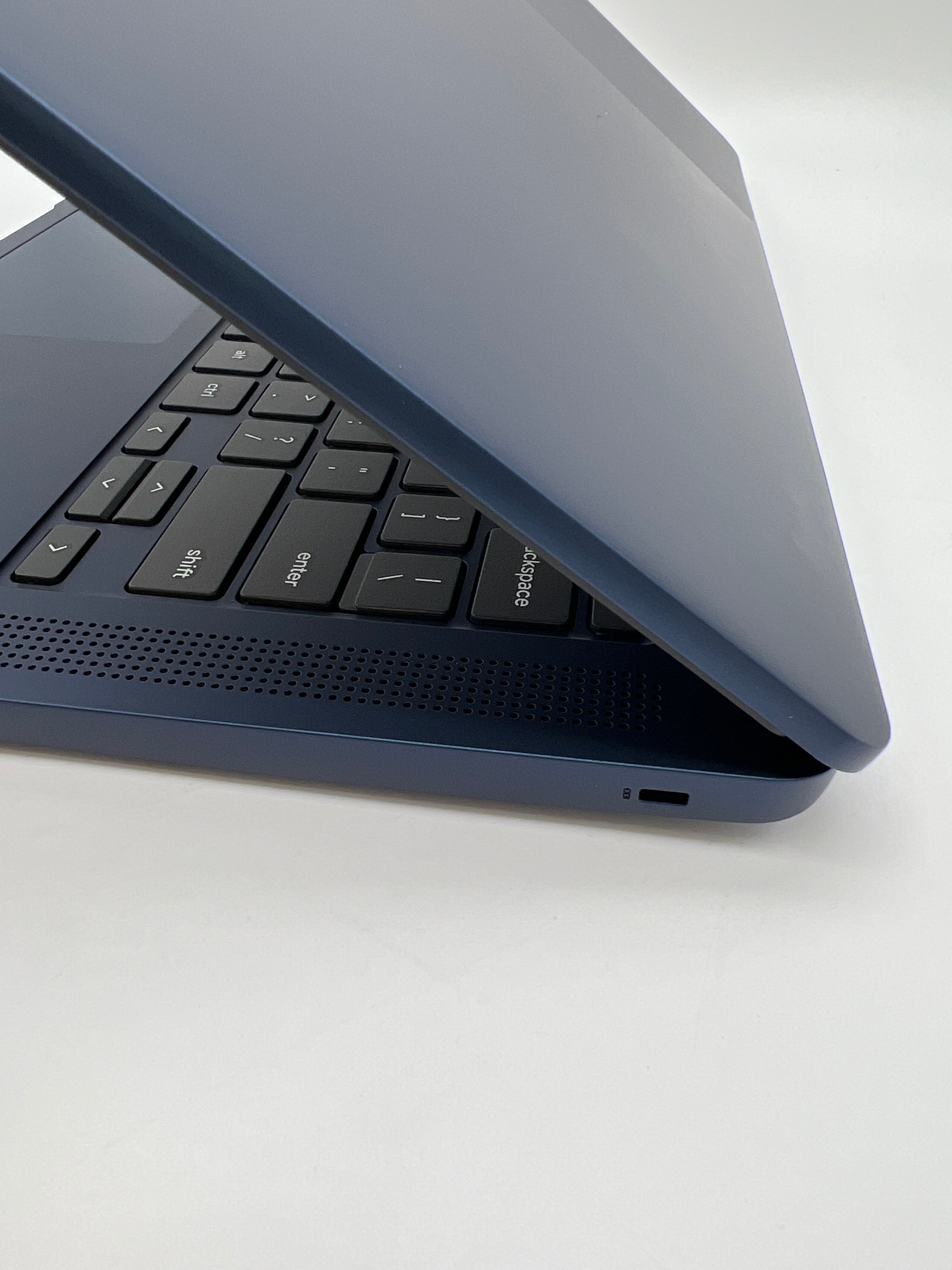 Lenovo IdeaPad Slim 3 4GB RAM 64GB eMMC