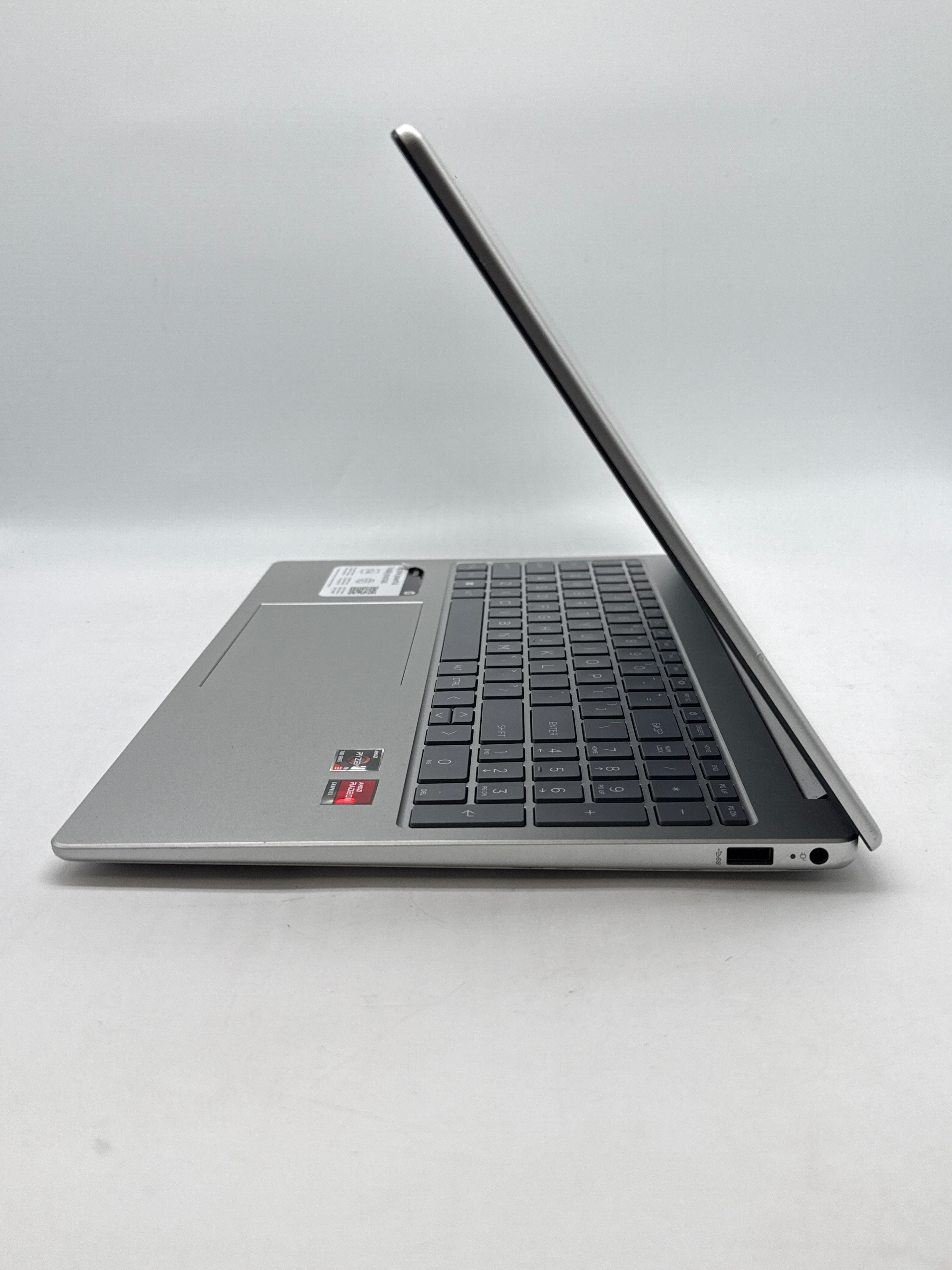 HP 15-fc0081nr Ryzen 3 7320U 8GB RAM 256GB SSD - Bad LCD