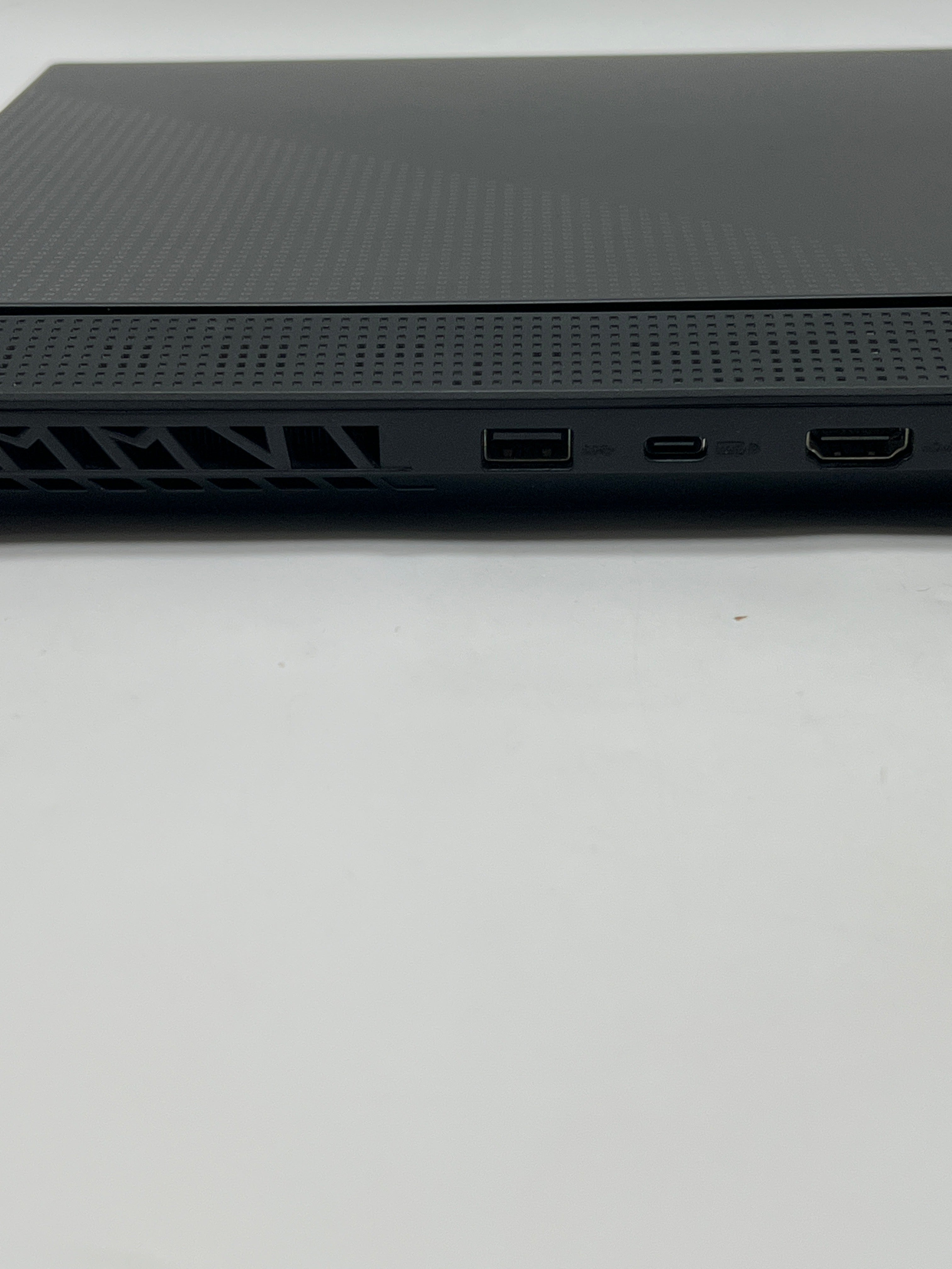 Asus ROG Strix G513QY Ryzen 9 5980HX 16GB RAM 512GB SSD Radeon RX 6800M - Used