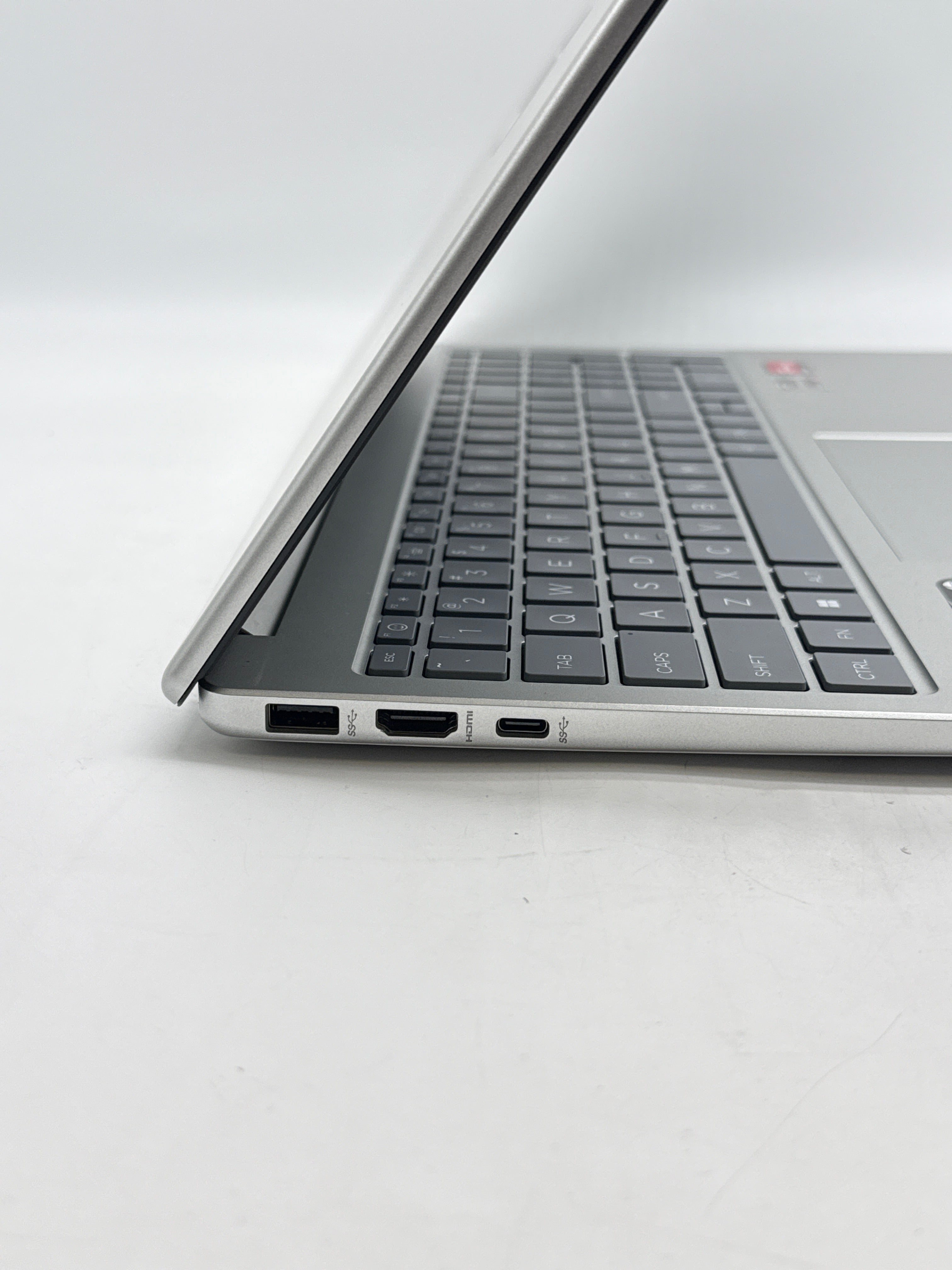 HP 15-fc0081nr Ryzen 3 7320U 8GB RAM 256GB SSD - Bad LCD