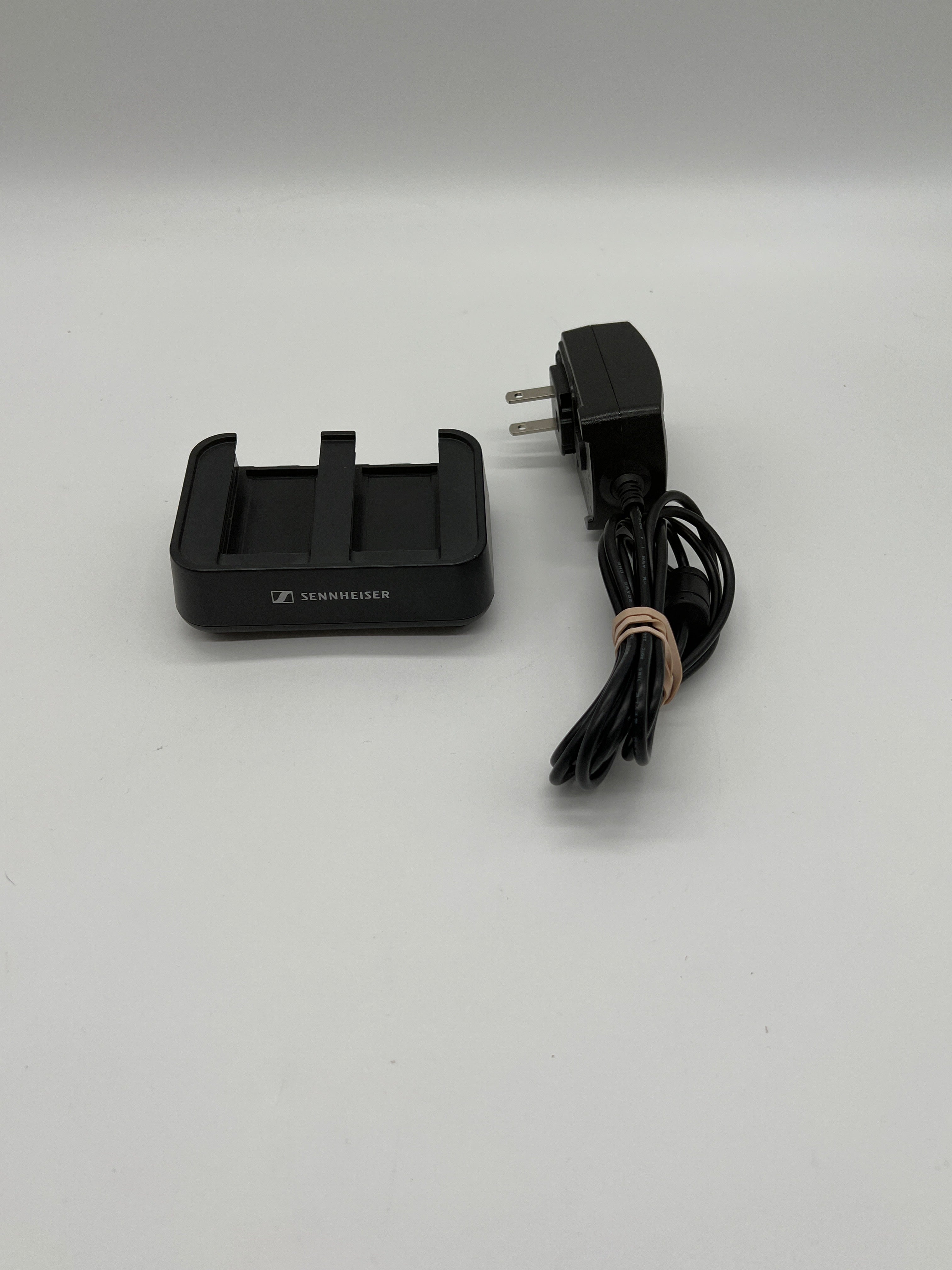 Sennheiser L 70 USB Battery Charger for BA 70 EW-D Black Used
