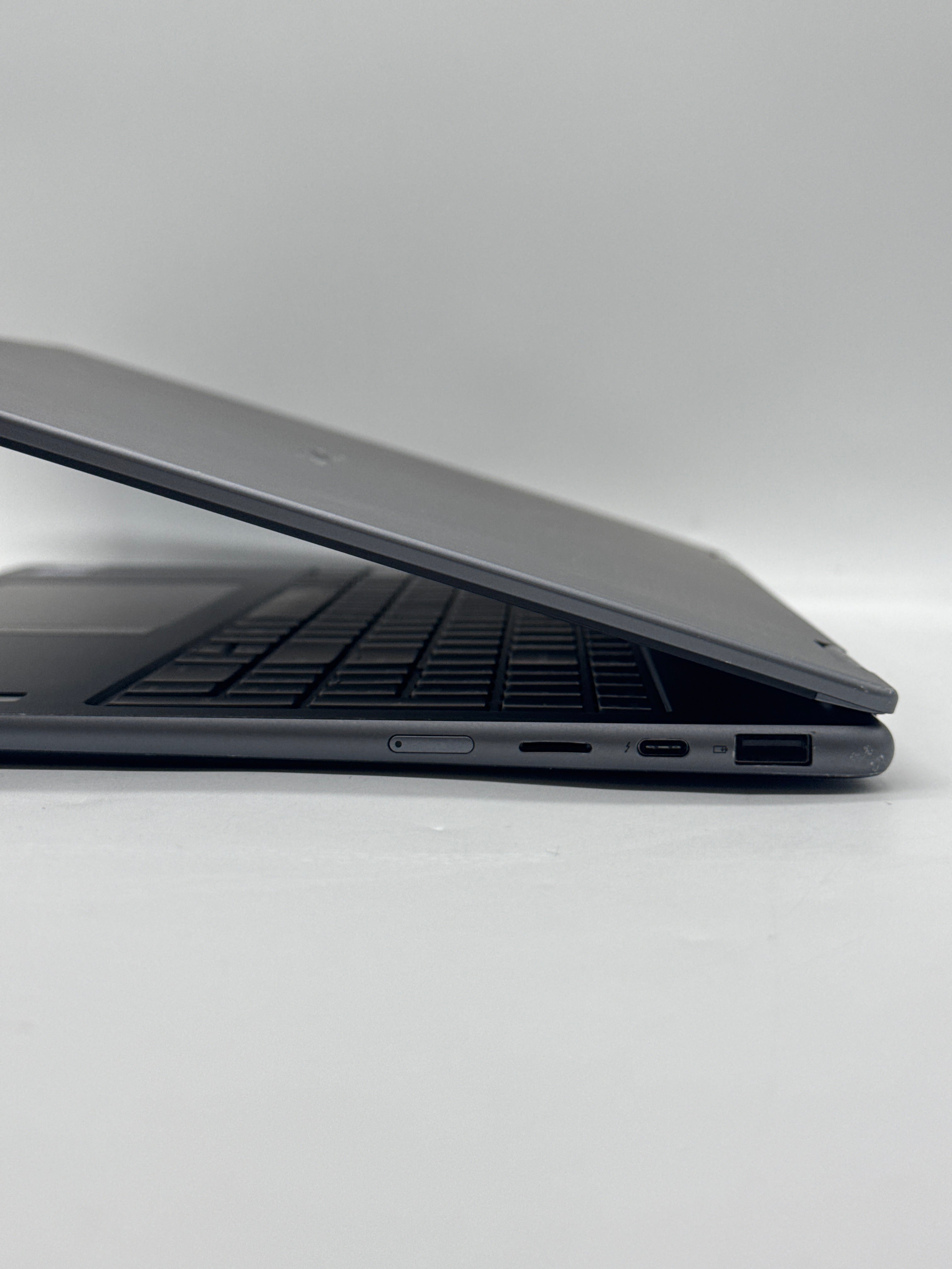 Lenovo Yoga 7 2 in 1 16ILL10 Ultra 5 226V 16GB RAM 512GB SSD - For Parts (Read DESC)