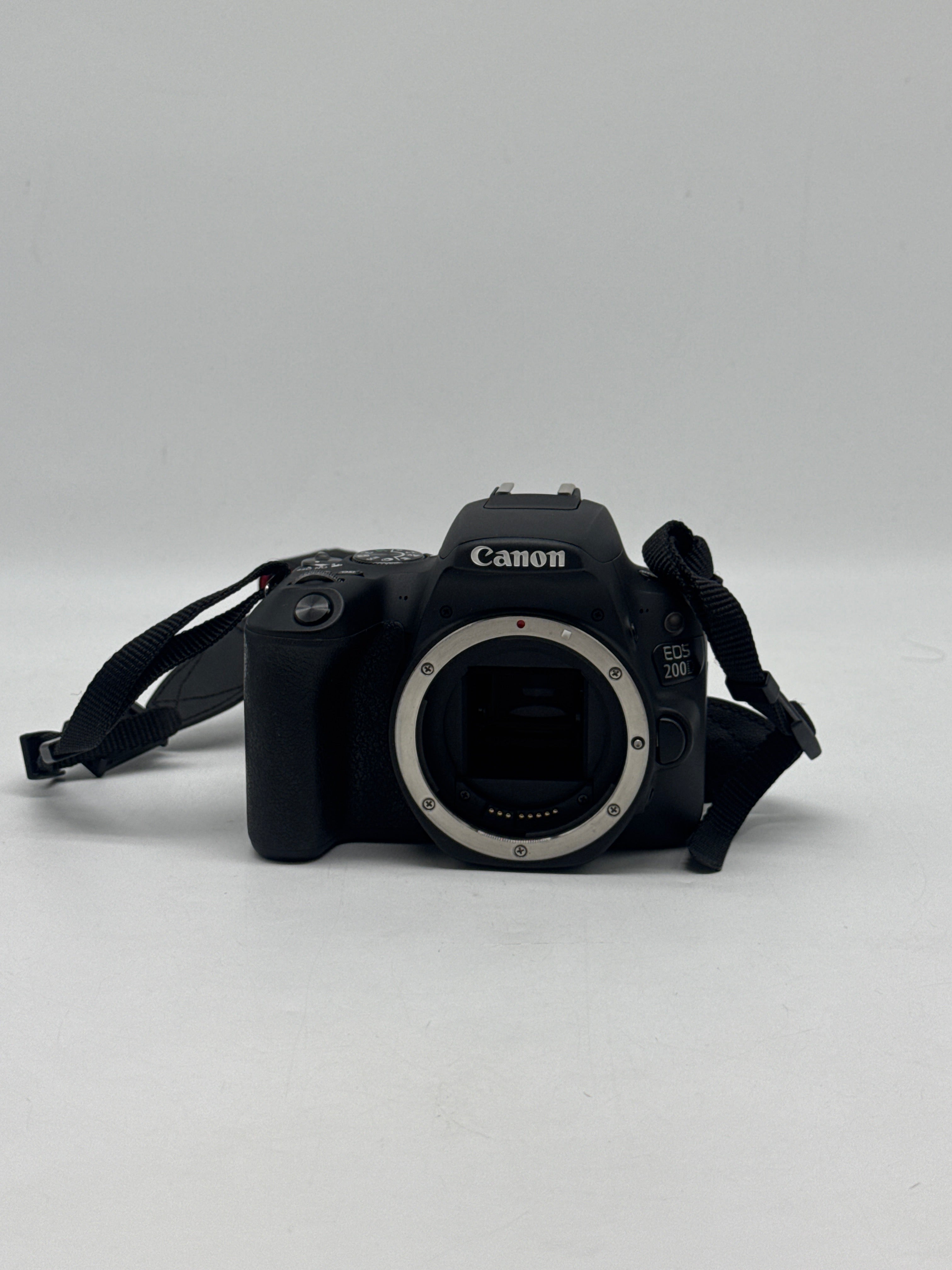 Canon EOS 200D Rebel SL2 w/ 18-55mm IS STM Lens - Used