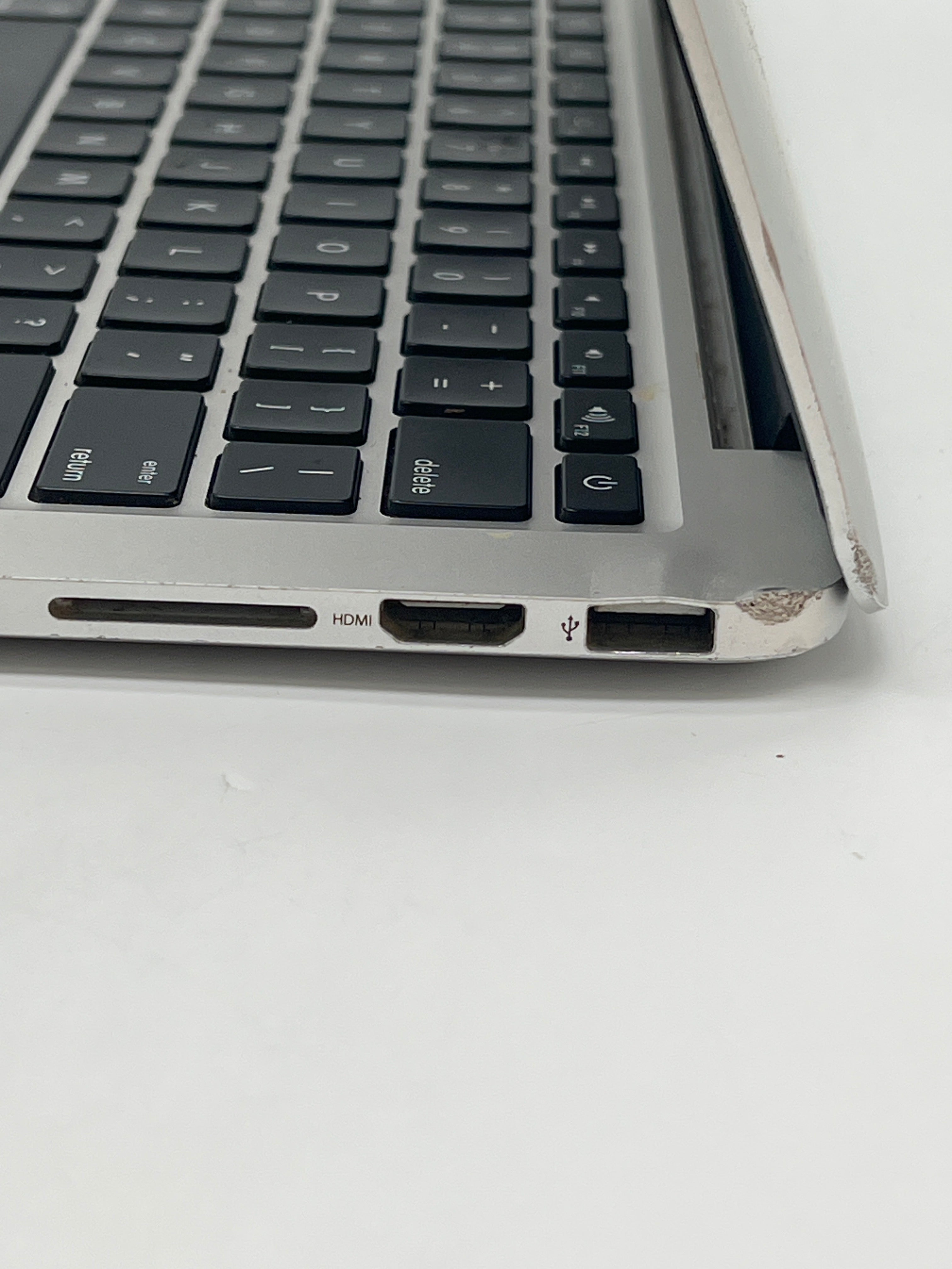 Apple MacBook Pro 13" A1502 i5 4GB RAM 128GB Flash Storage - For Parts (Service Battery)
