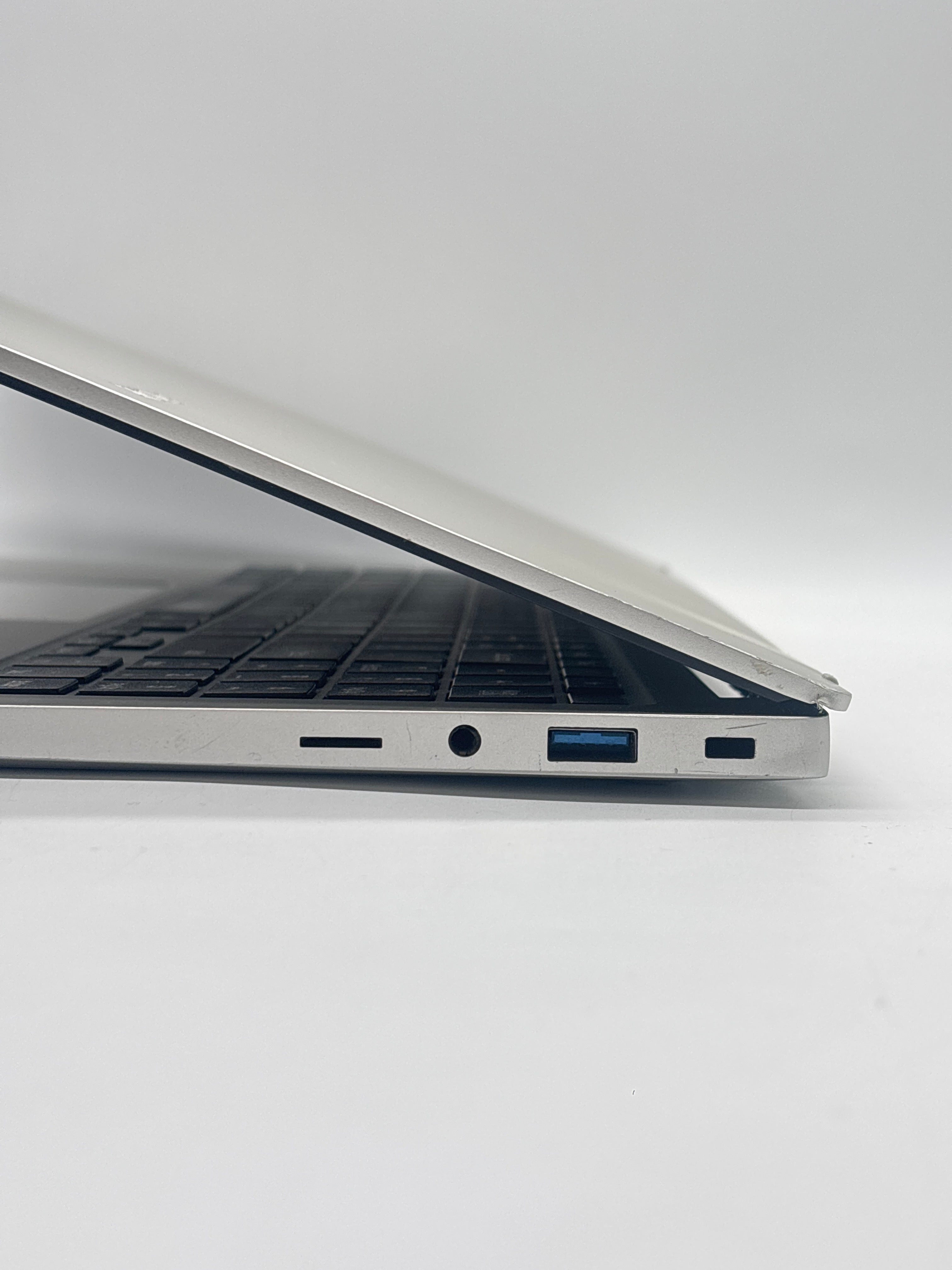 Samsung np750tda i5-1135g7 8GB RAM 256GB SSD - For parts (Read DESC)