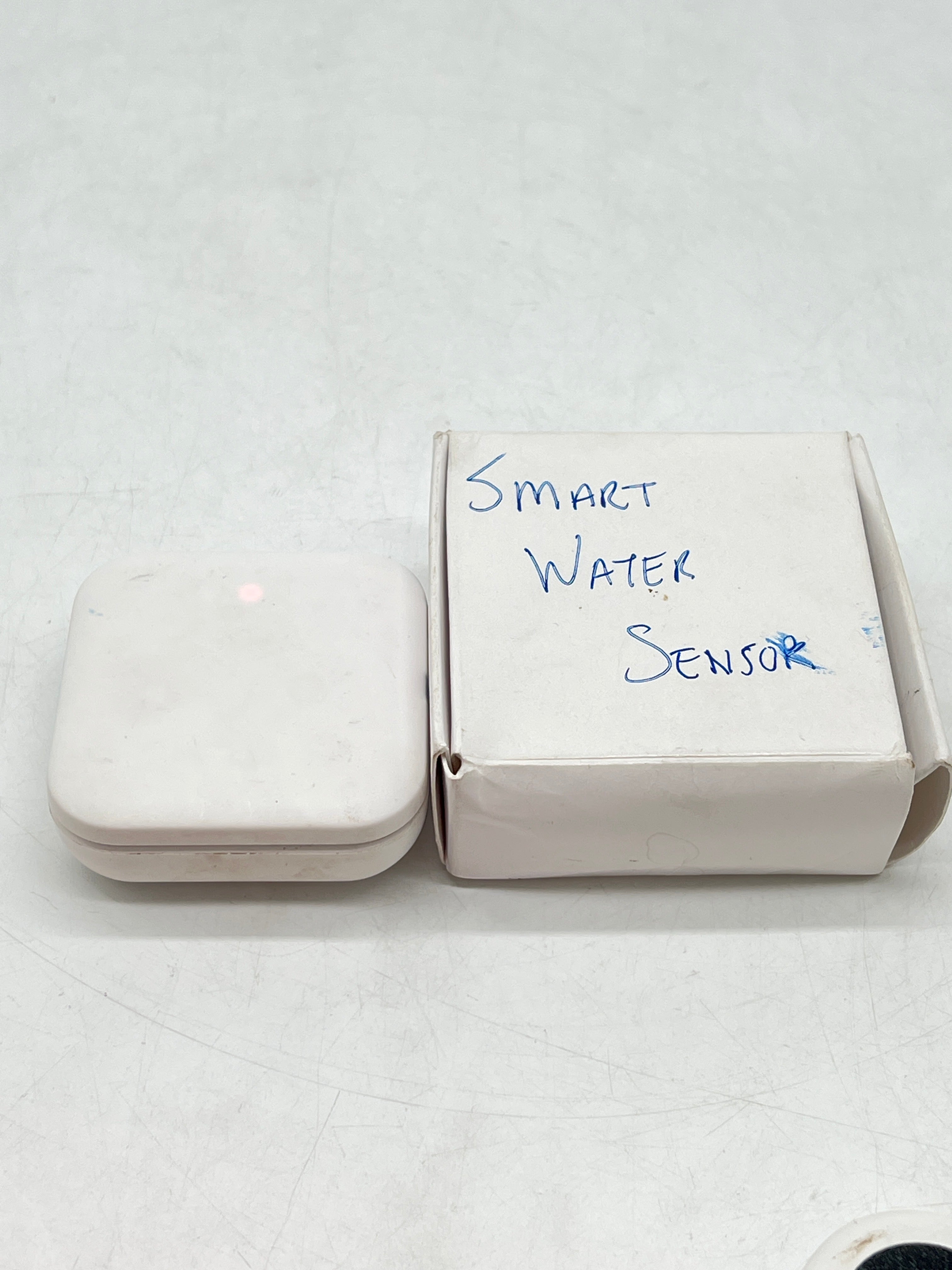 Vivint Outdoor Camera Pro With Smart Hub Control Panel And Water Sensor - Used