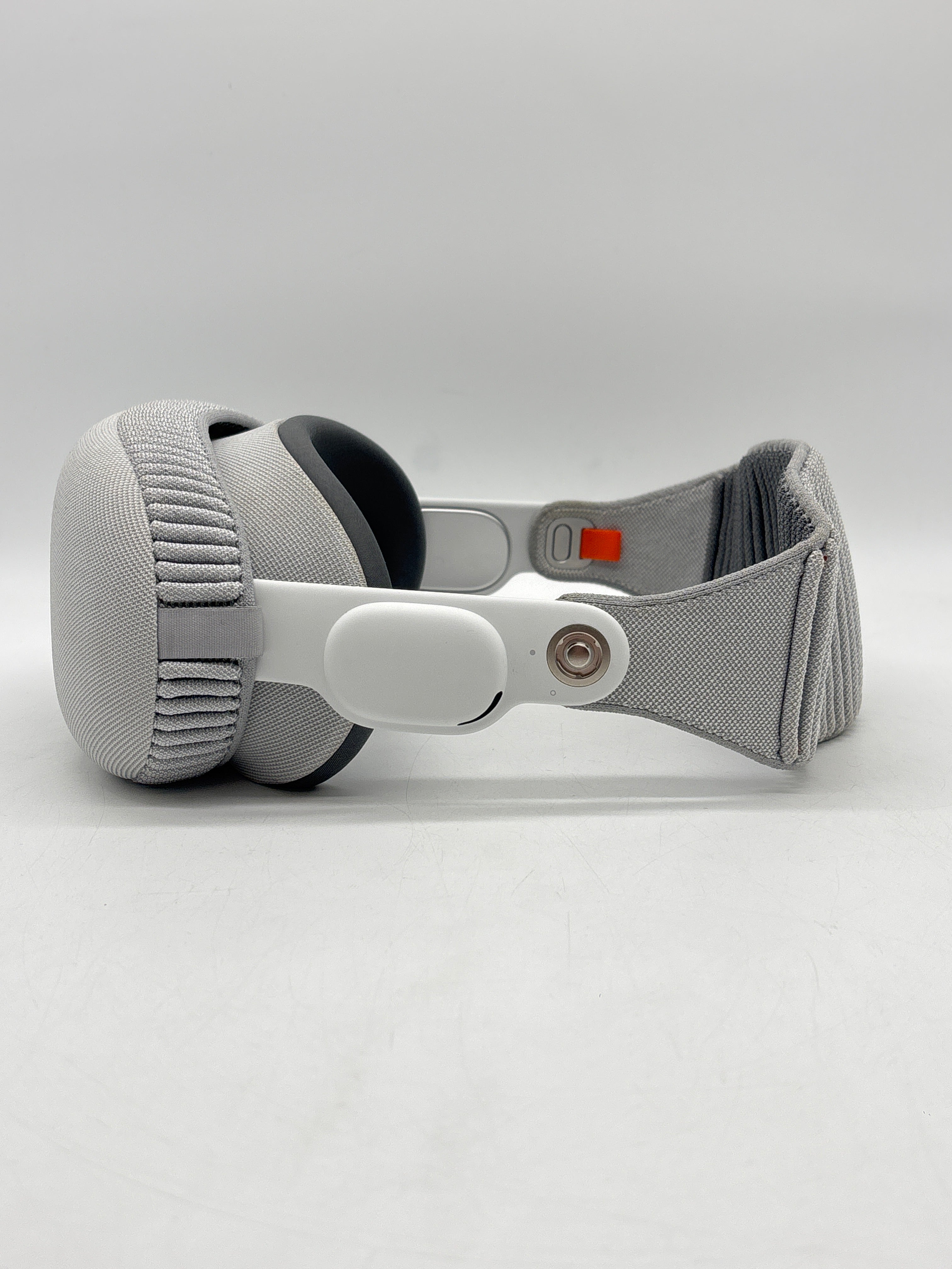 Apple Vision Pro 256 GB Standalone VR Headset White WiFi