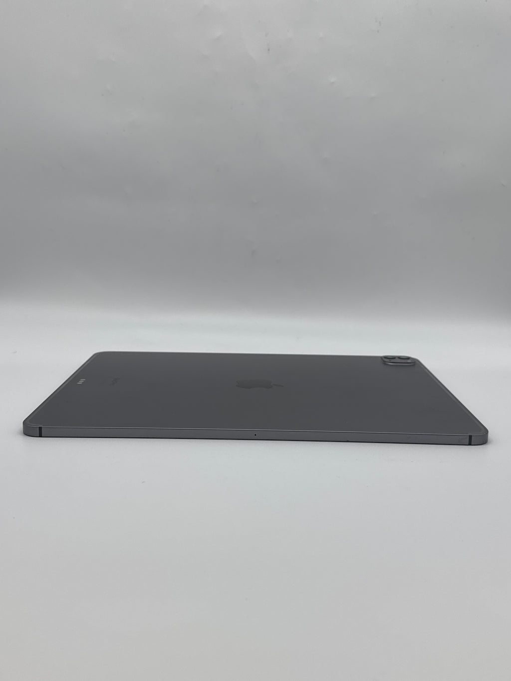 Apple iPad Pro 6th Gen 12.9" 128GB Wi-Fi Silver w/ Apple Magic Keyboard - Used