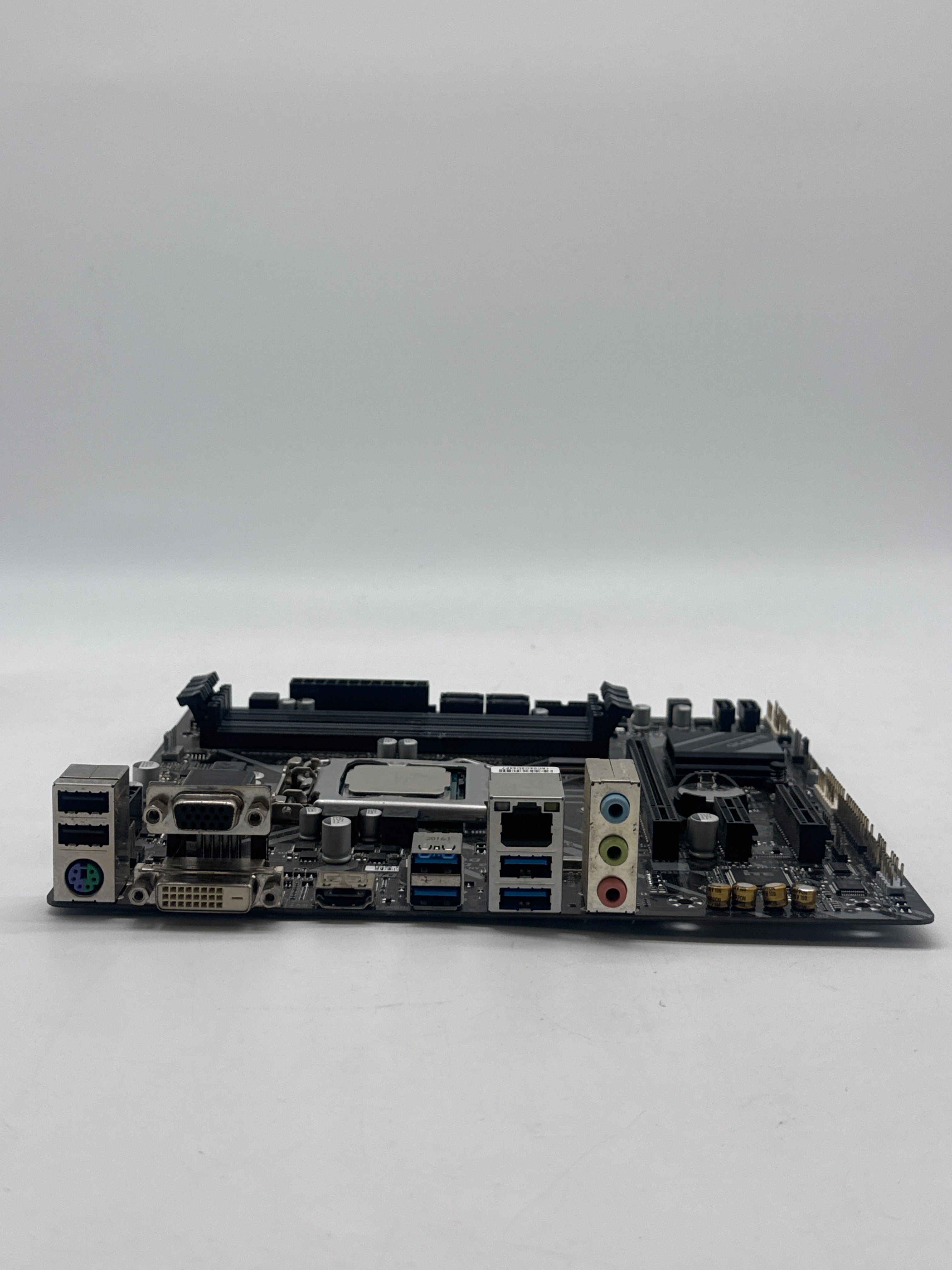 GIGABYTE B365M DS3H LGA1151 Motherboard w/ Intel Core i5-9400F 6 Cores 2.90GHz