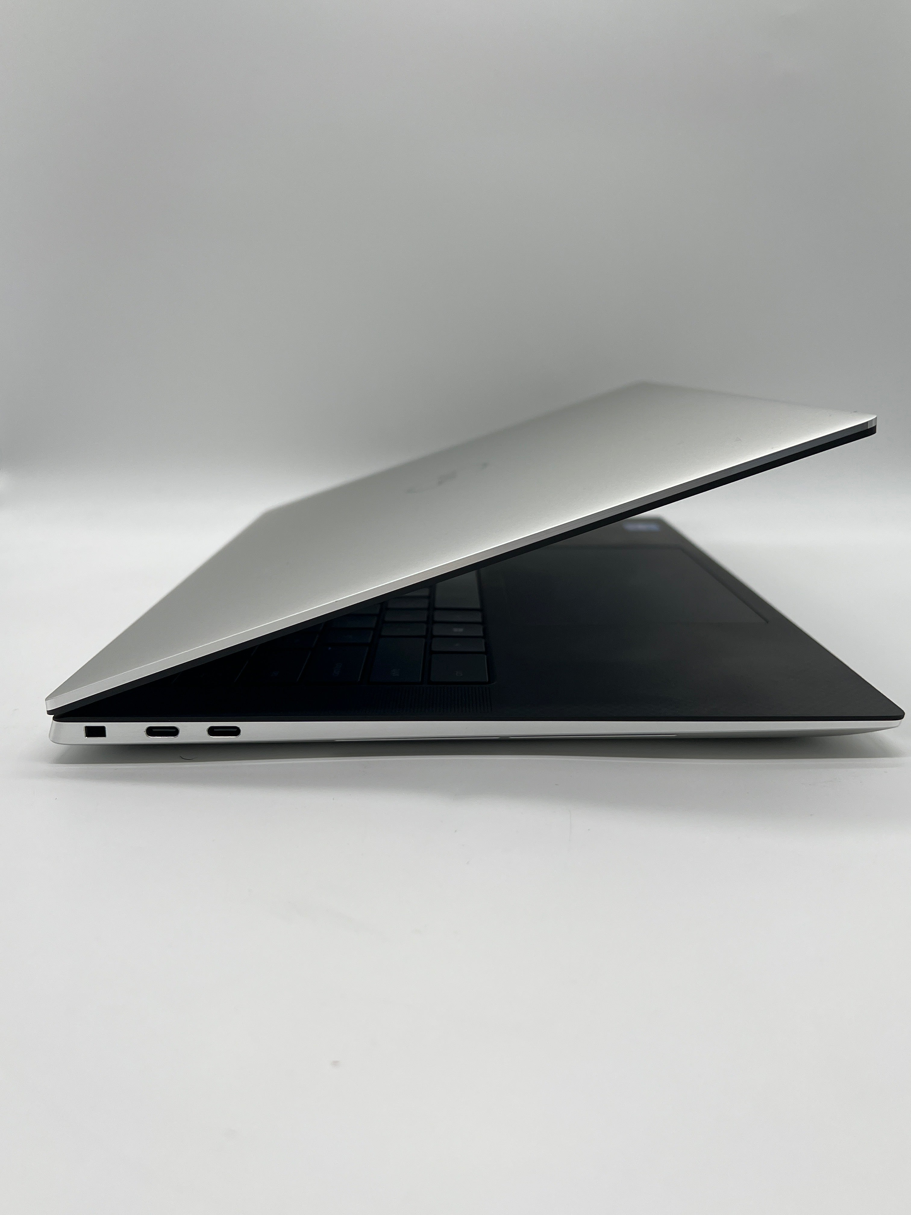 Dell XPS 15 9510 i7 16GB RAM  512GB SSD GeForce RTX 3050 Ti Black