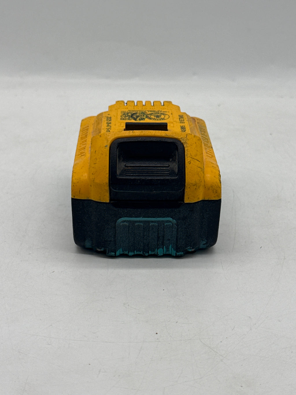 DeWalt DCB205 20V MAX 5Ah Battery - Used