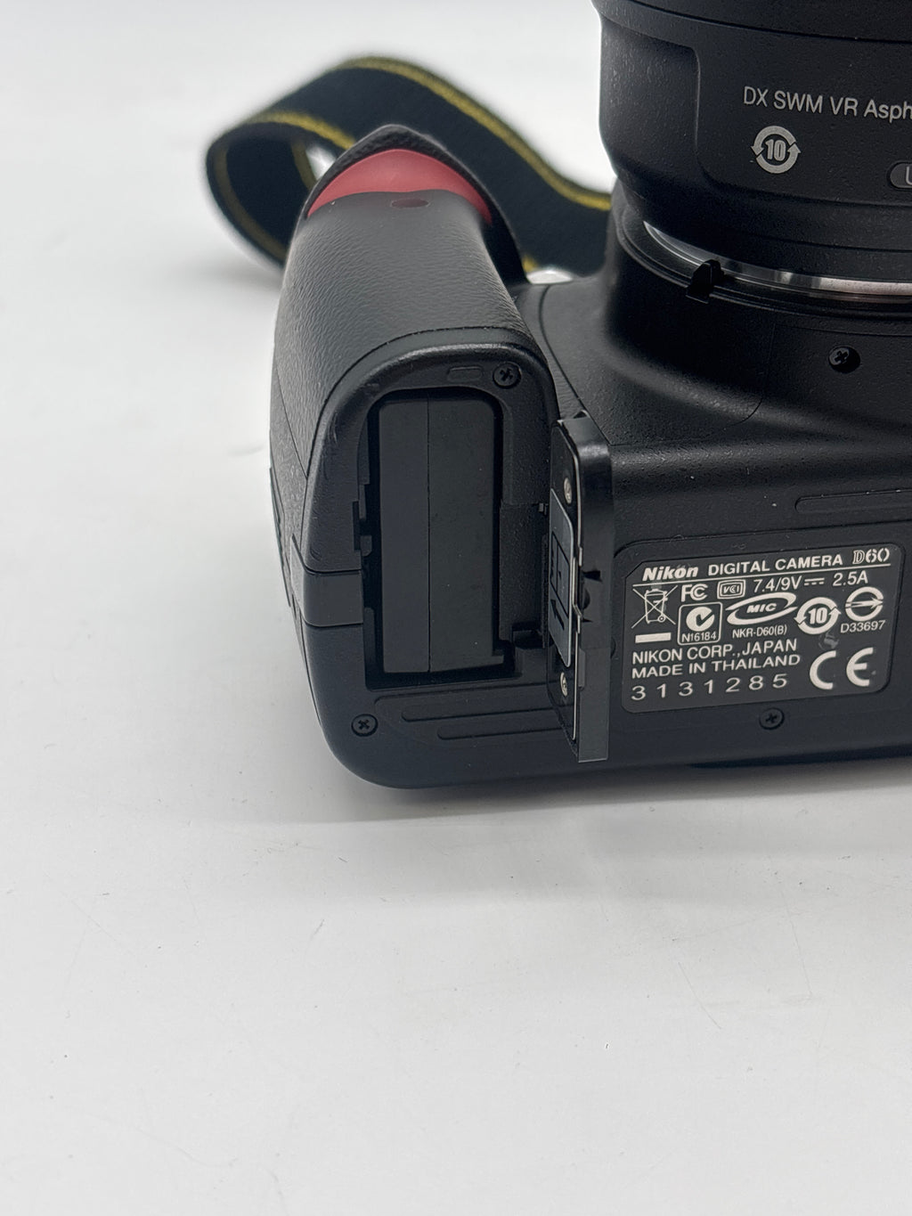 Nikon D60 Digital SLR Camera 10.2 MP W/ Nikon speedlight SB 600 Canon speedlight 420EX - Used