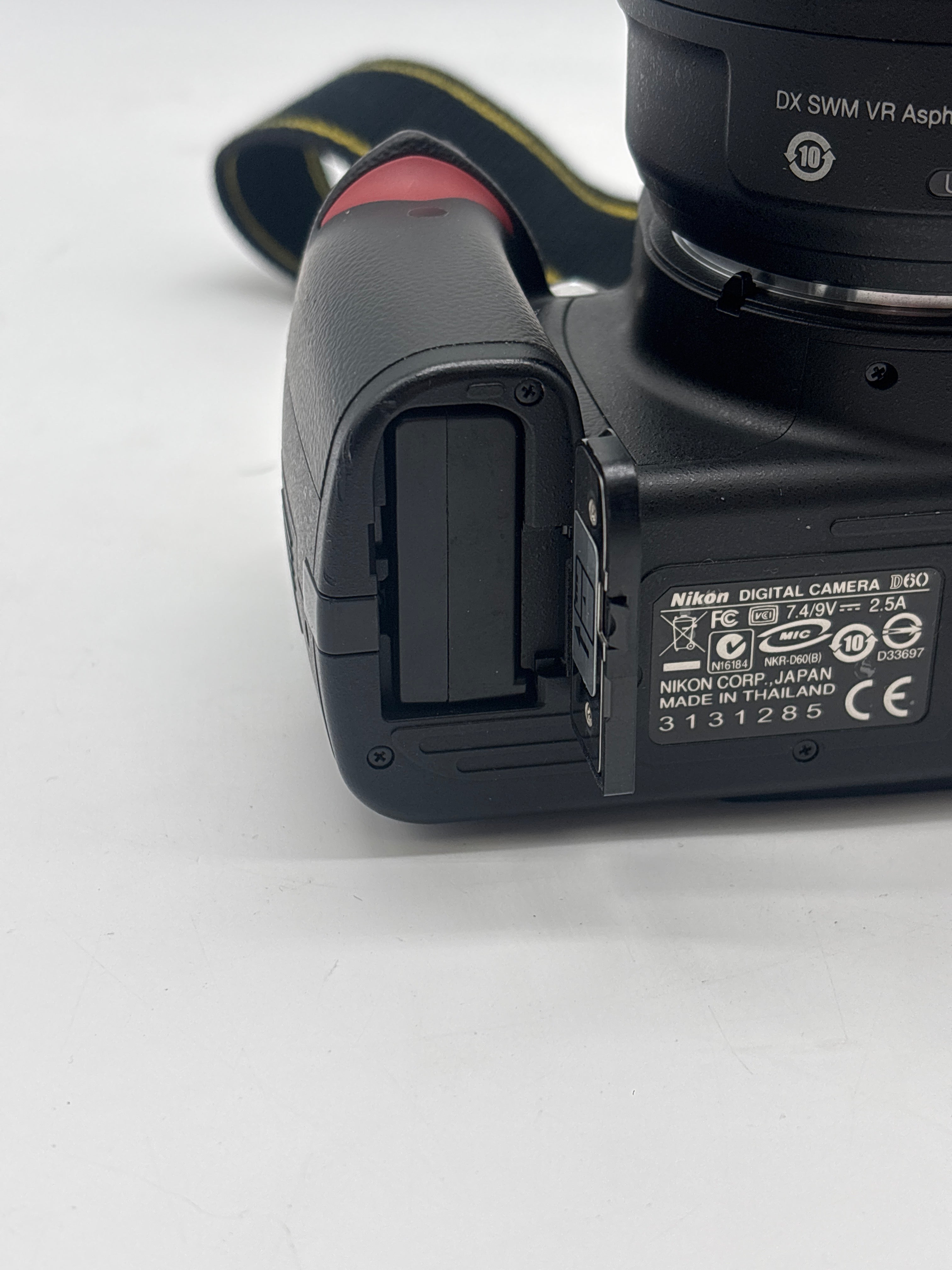 Nikon D60 Digital SLR Camera 10.2 MP W/ Nikon speedlight SB 600 Canon speedlight 420EX - Used